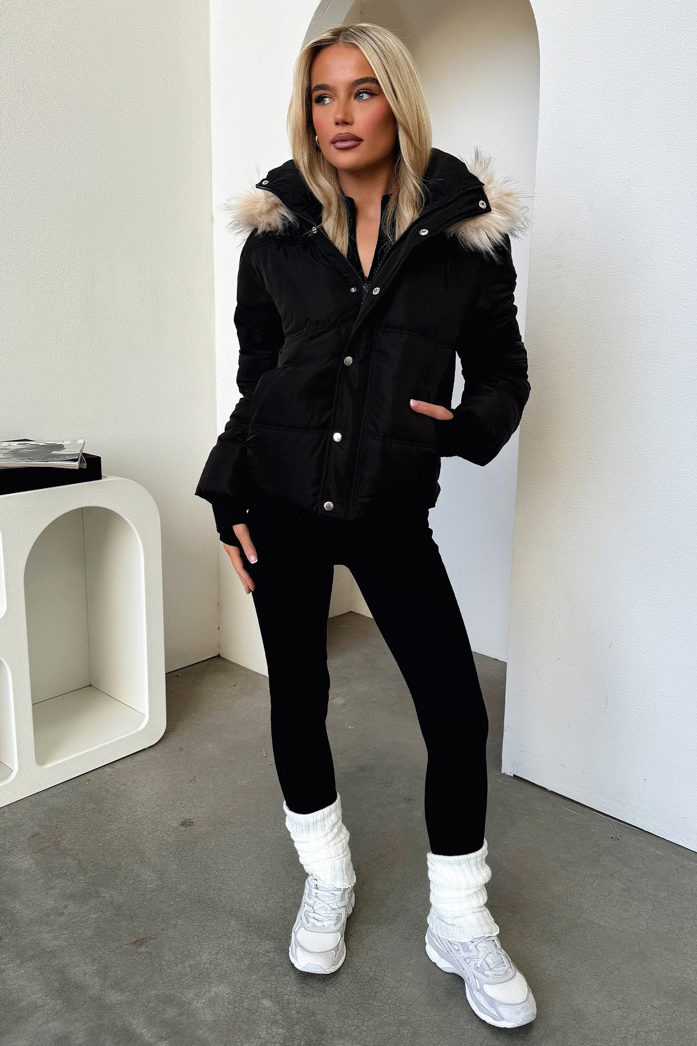 Coleman Puffer Jacket - Black - XNAUWBI