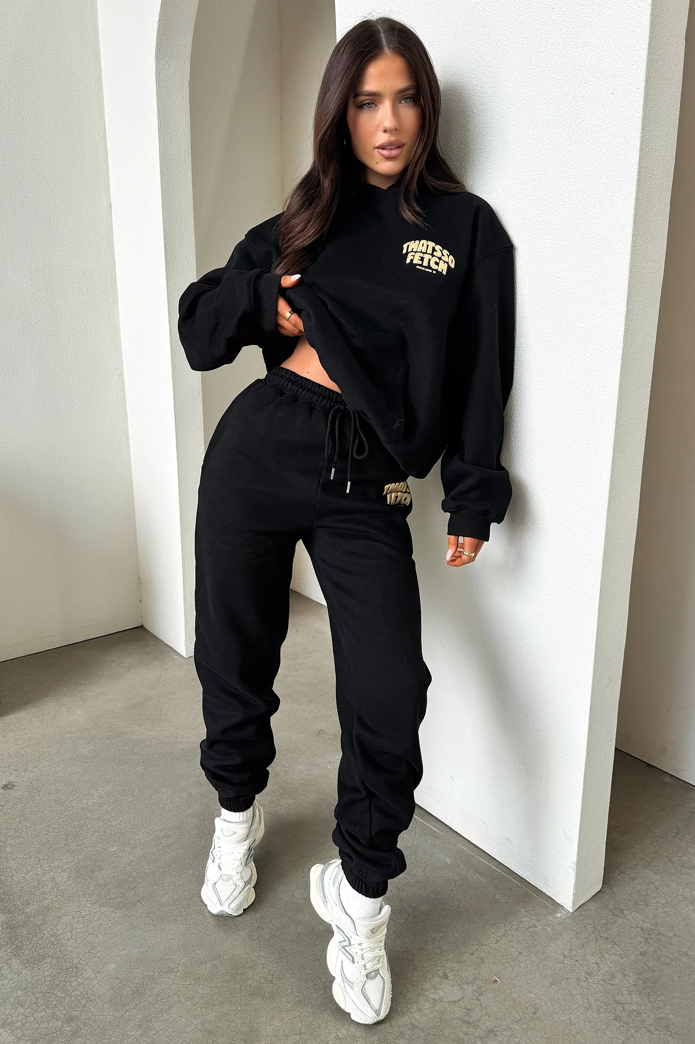 Series 5 Hoodie - Black/Gold - XNAUWBI