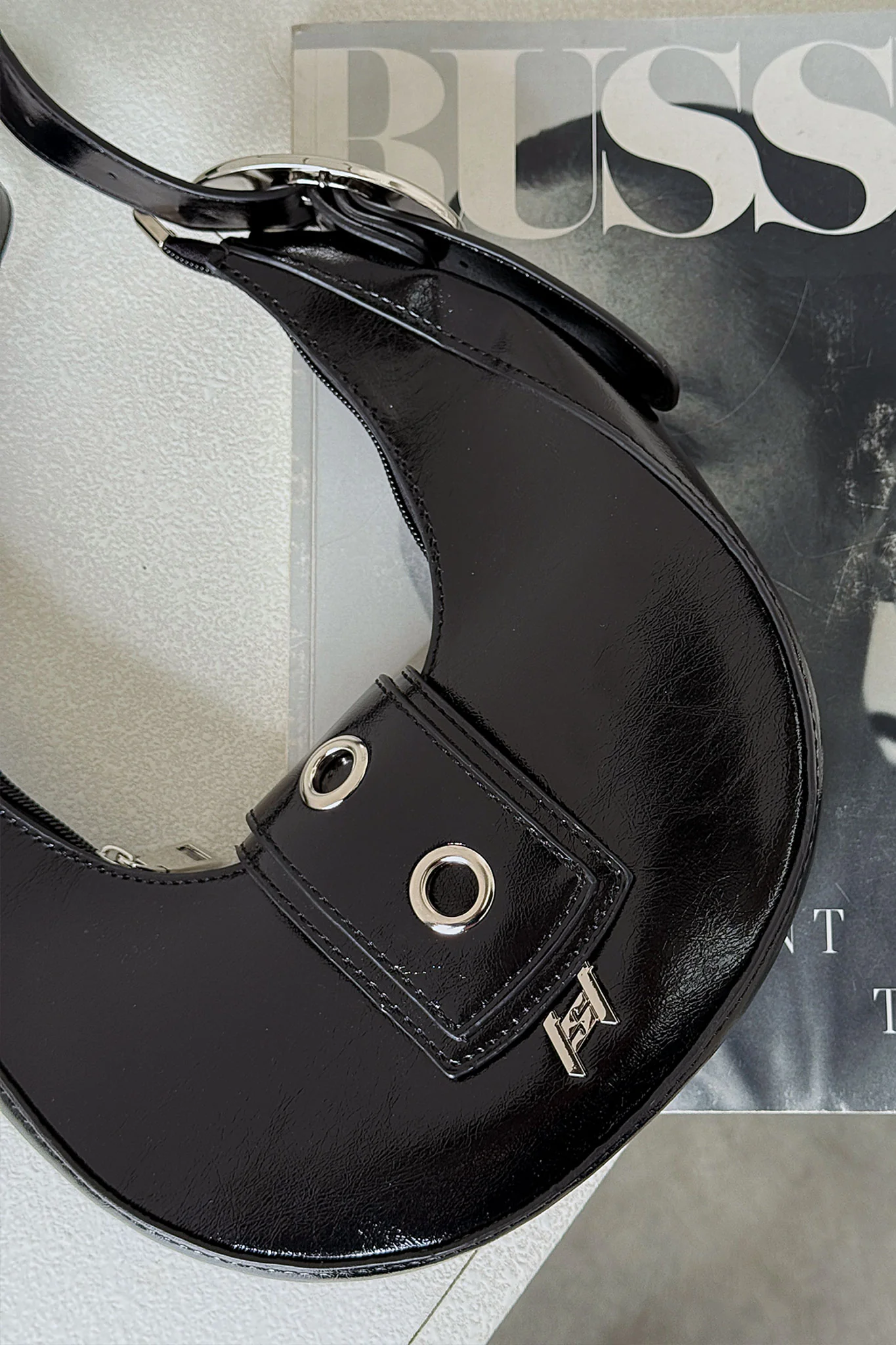 Blaze Shoulder Bag - Black - XNAUWBI