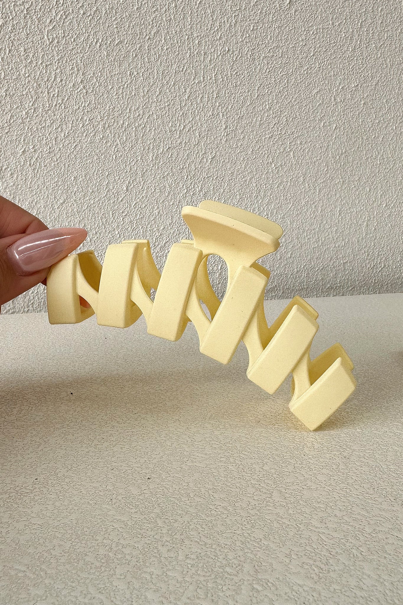 Issy Claw Clip - Yellow - XNAUWBI