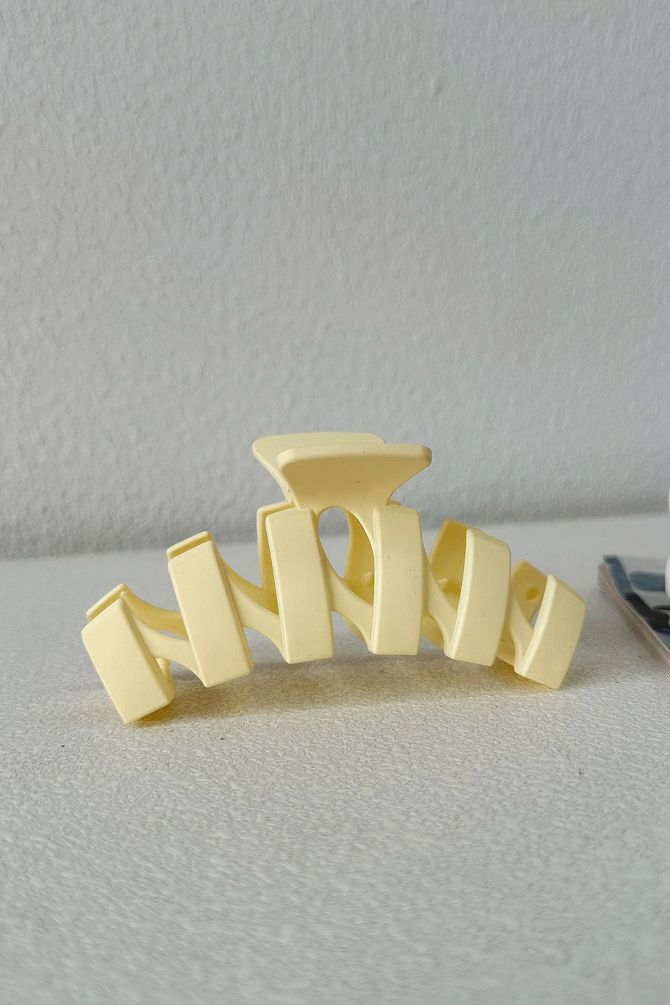 Issy Claw Clip - Yellow - XNAUWBI