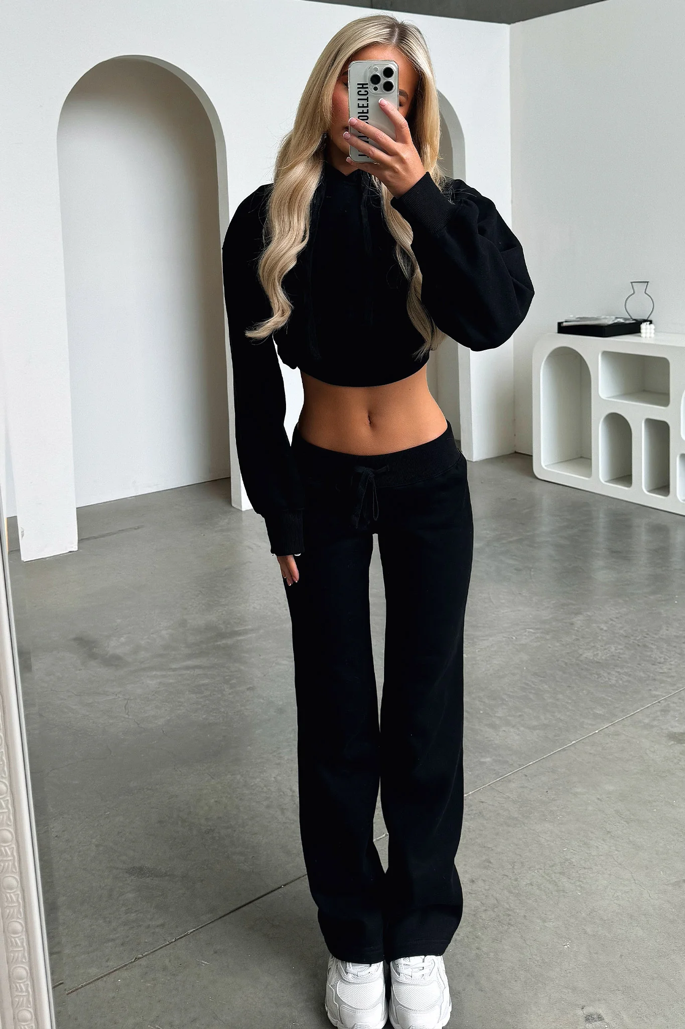 Zaina Cropped Hoodie - Black - XNAUWBI
