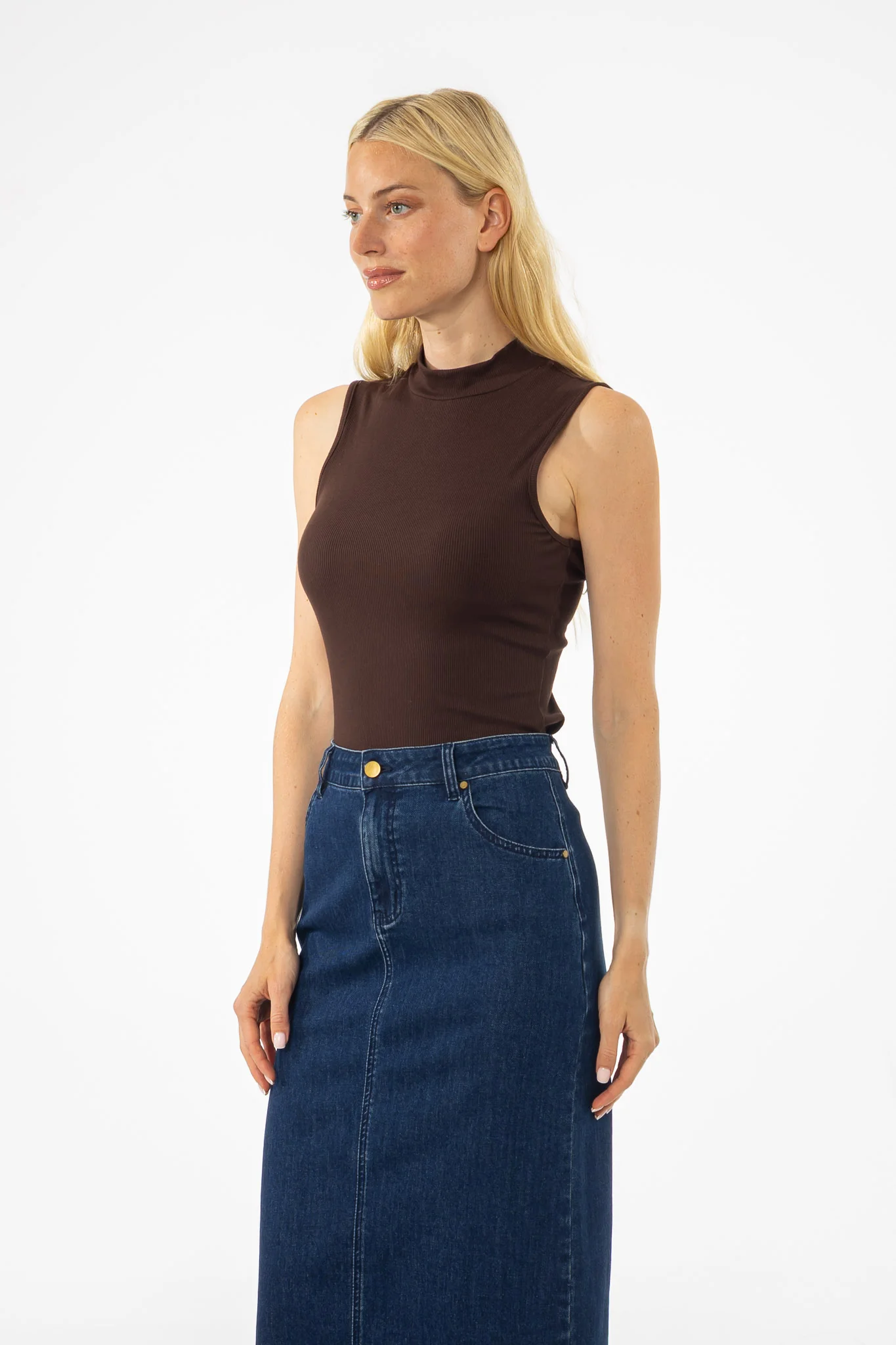 Brown Ribbed Sleeveless Mock Neck Top - KJDHW