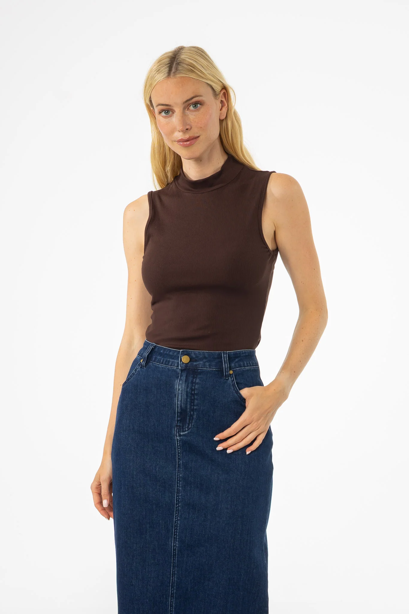 Brown Ribbed Sleeveless Mock Neck Top - KJDHW