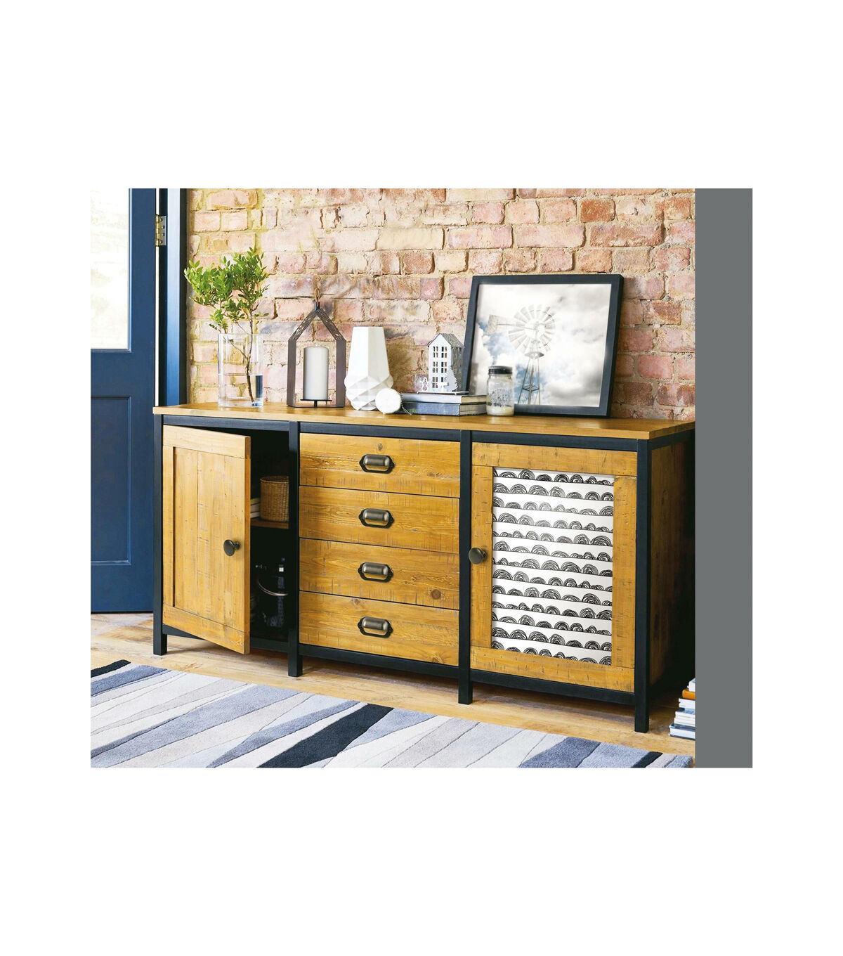 RoomMates 20.5 x 16.5' Gray Doodle Scallop Peel & Stick Wallpaper