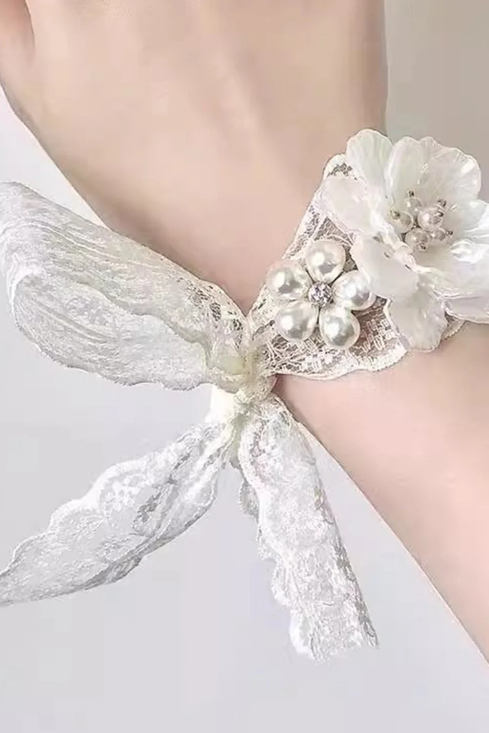 White Ceramic Flower Wrist Corsage with Lace Ribbon - JUORTHO