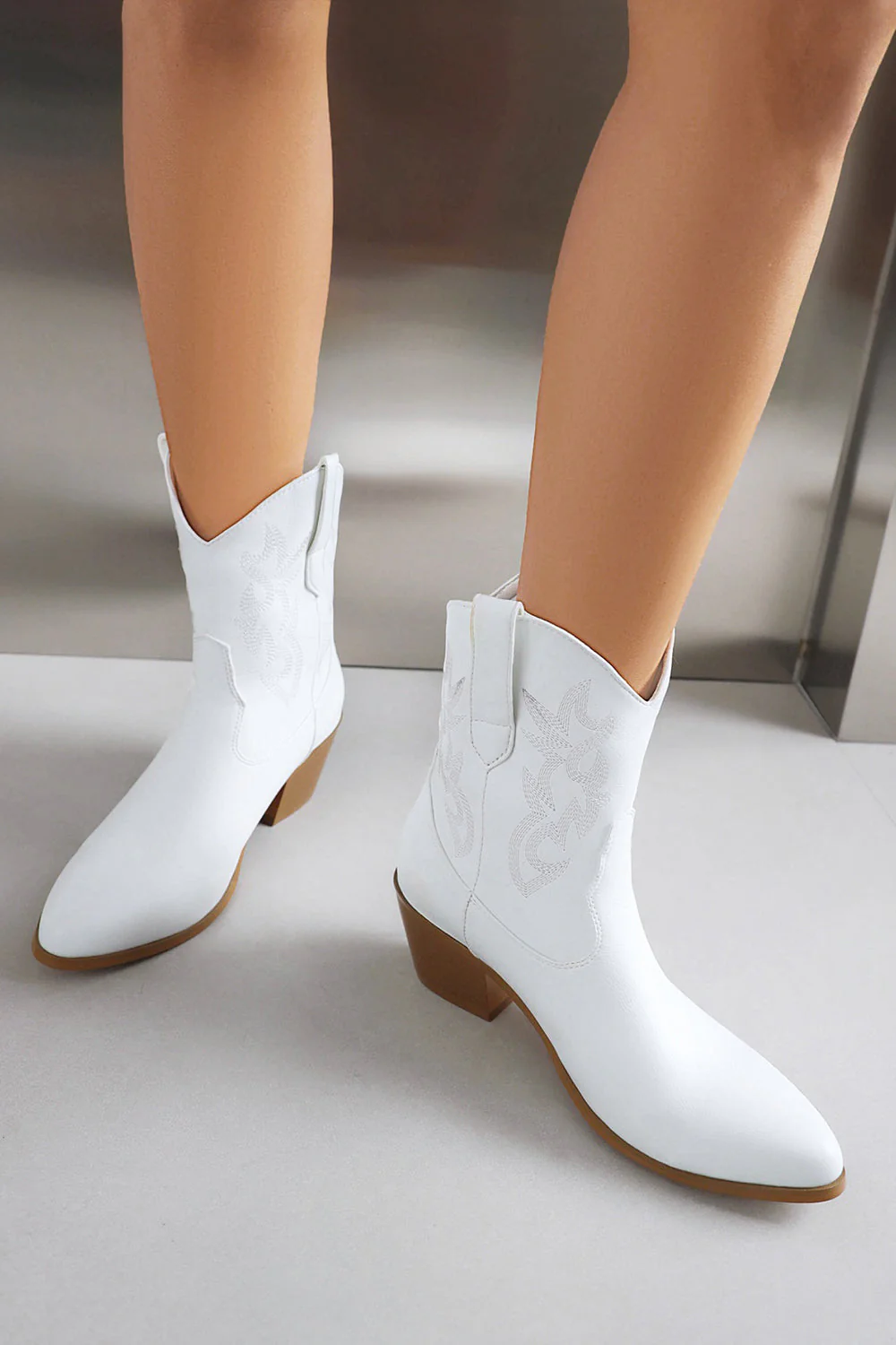 Golden Low Chunky Heel Western Cowgirl Boots - JUORTHO