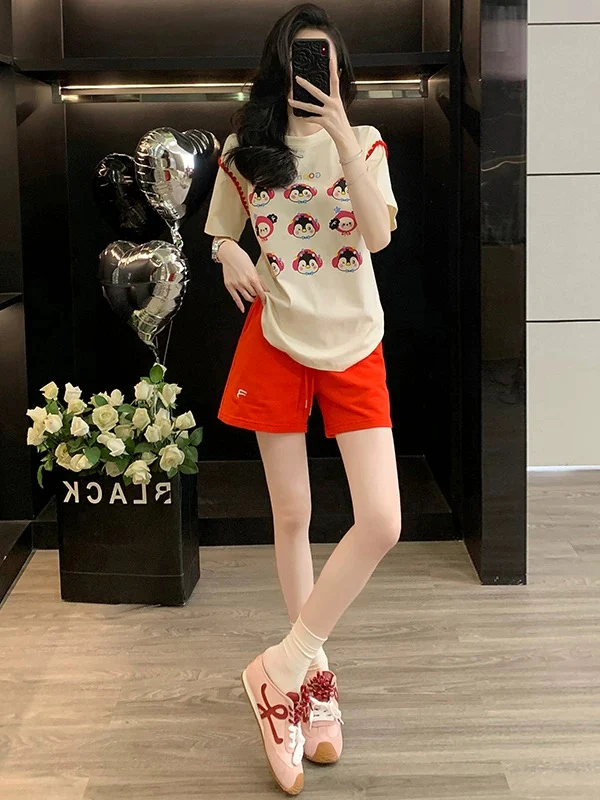 Fashionable and age-reducing casual sports suit for women 2025 summer lively and cute short-sleeved T-shirt red shorts two-piece suit - EHAORUI