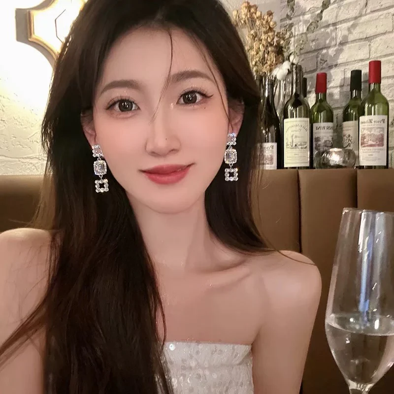 Rich lady! Flash Diamond Square 925 Silver Needle Earrings Unique Niche Design Earrings Women's High-end Earrings - EHAORUI