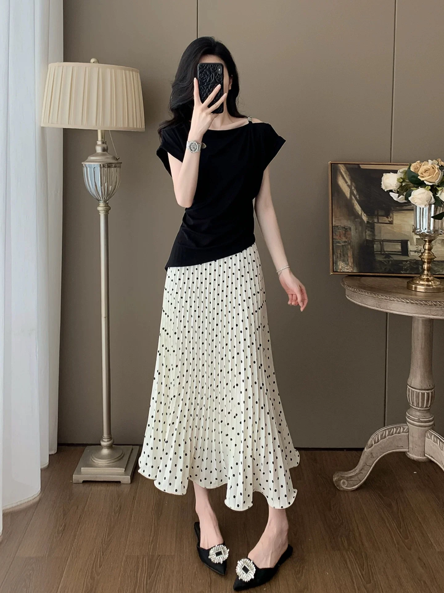 A very beautiful summer outfit, a complete set of fashionable and age-reducing, super popular casual sports short-sleeved polka dot skirt two-piece suit for women - EHAORUI