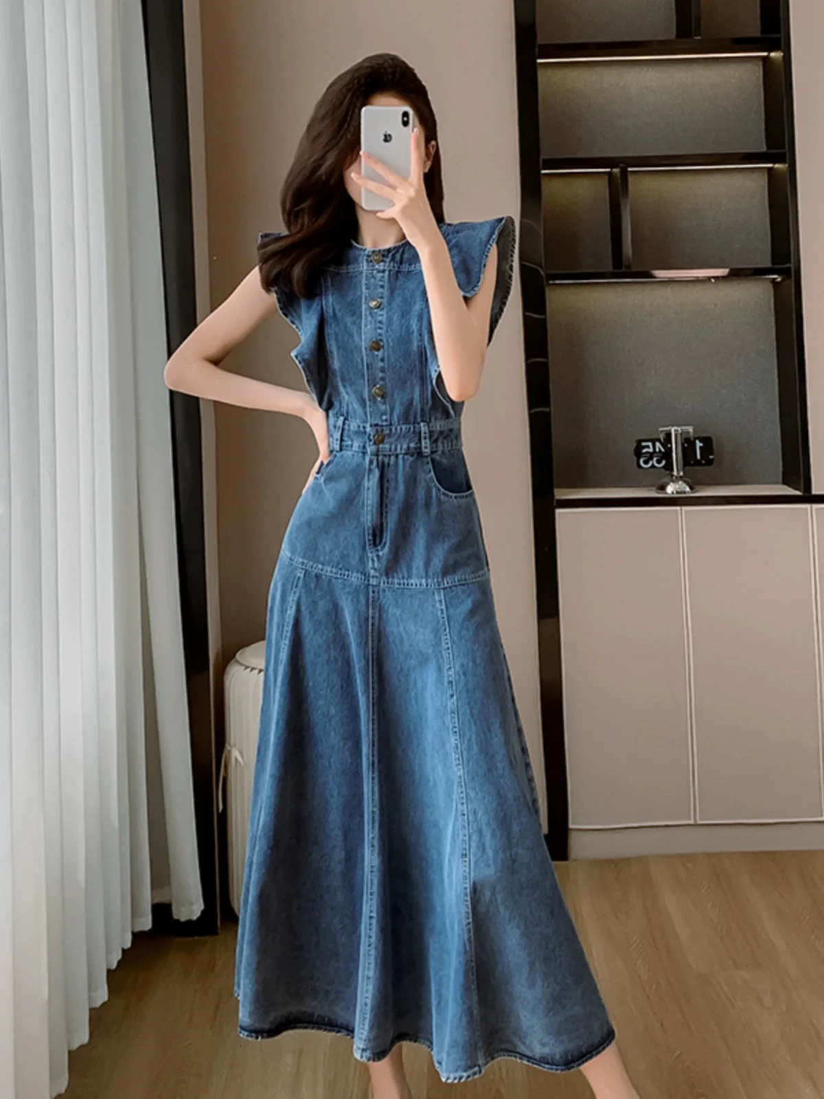 Retro Hong Kong style denim dress for women with summer design, waist slimming, casual temperament, flying sleeves, sleeveless long skirt - EHAORUI