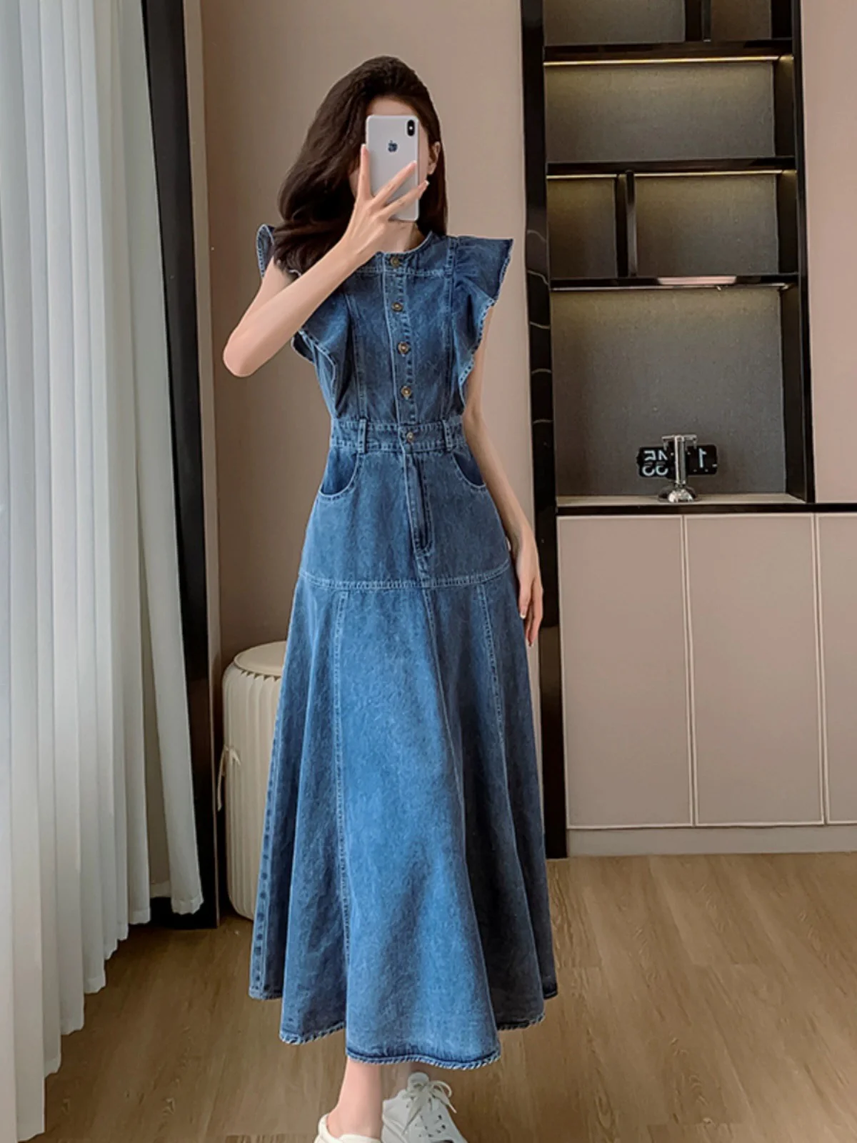 Retro Hong Kong style denim dress for women with summer design, waist slimming, casual temperament, flying sleeves, sleeveless long skirt - EHAORUI