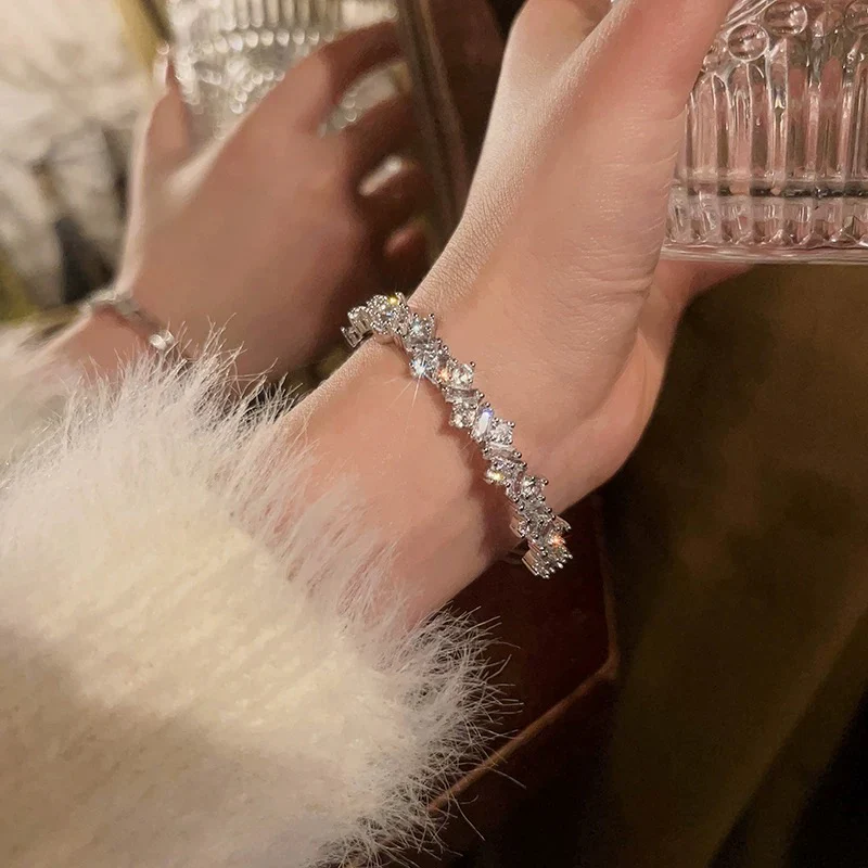 Gypsophila~Light luxury, sparkling and broken, irregular diamond-encrusted zircon high-end exquisite bracelet with open design. - EHAORUI