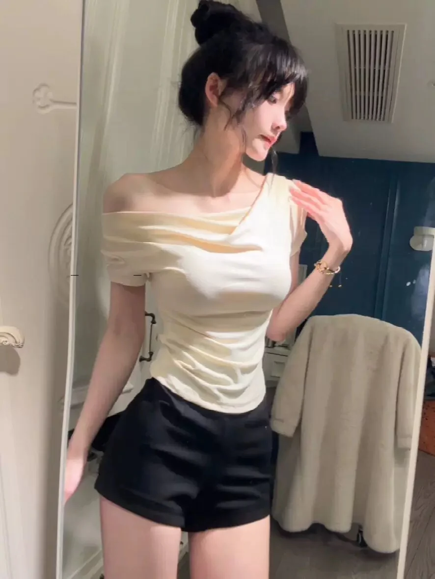 French style one-shoulder short-sleeved T-shirt for women in summer, sweet and spicy niche design, pleated slim waist, beautiful small top - EHAORUI