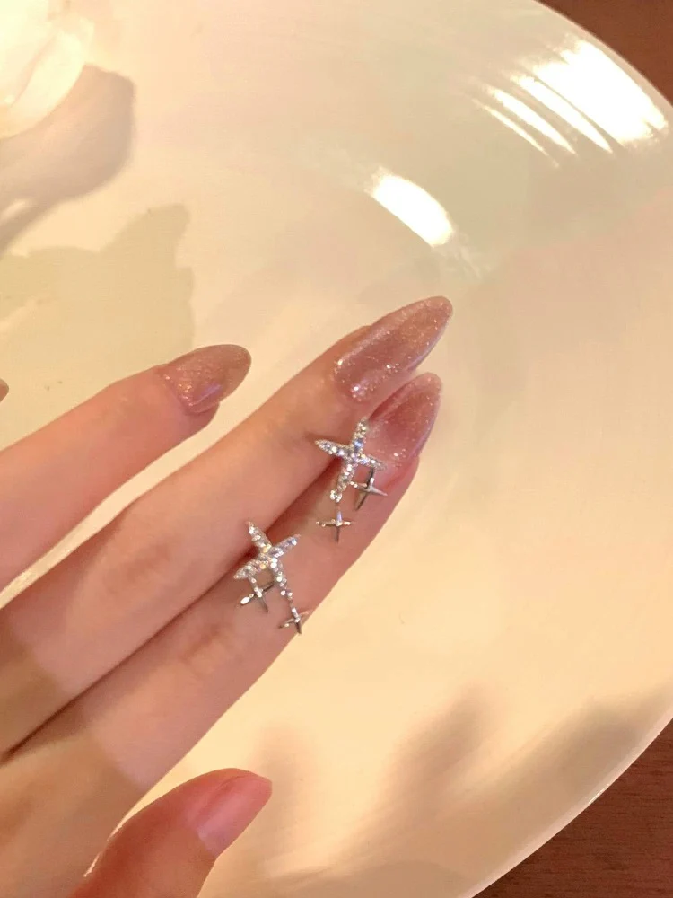 Exquisite and simple four-pointed star earrings for women, high-end diamond earrings without piercings, ear clips, versatile new earrings - EHAORUI