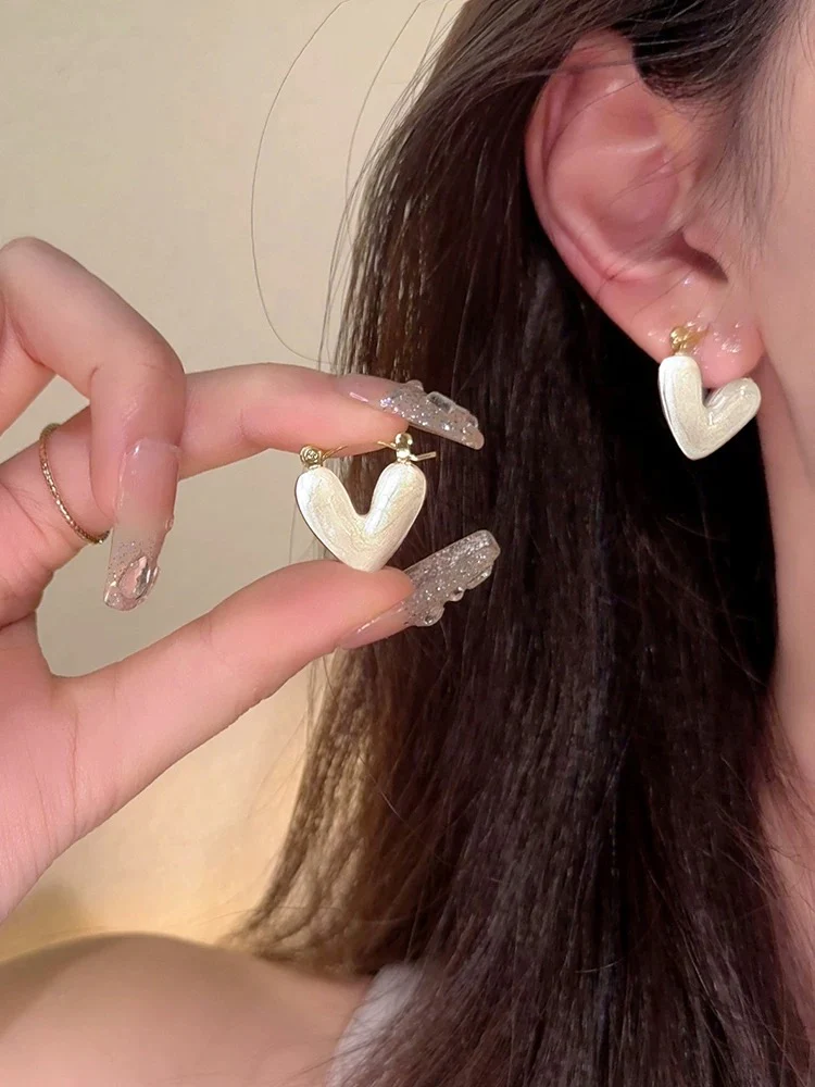 Light luxury and high-end white glaze love earrings for women, small and exquisite fashionable earrings 2023 new trendy earrings - EHAORUI
