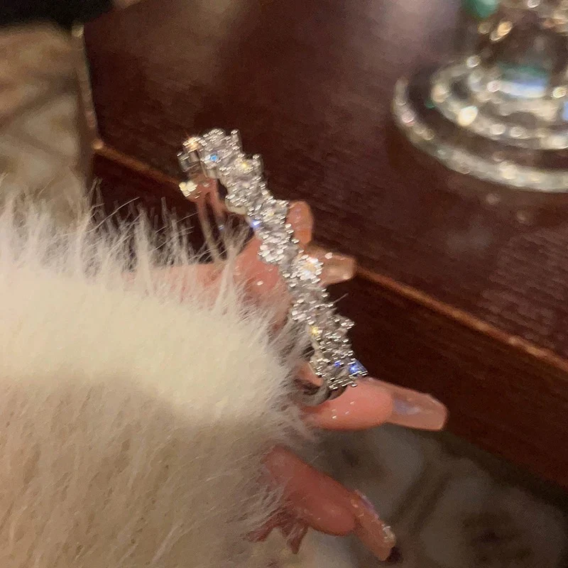 Gypsophila~Light luxury, sparkling and broken, irregular diamond-encrusted zircon high-end exquisite bracelet with open design. - EHAORUI