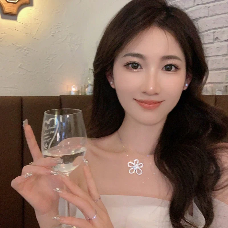 Micro-encrusted zircon five-petal flower necklace, light luxury niche women's high-end design, 2023 new hot style clavicle chain trend - EHAORUI
