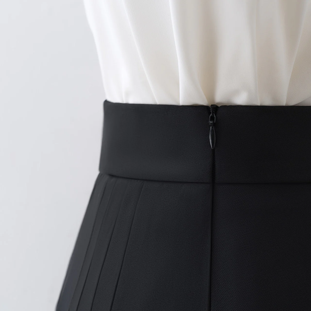 Black pleated skirt 2022 new high waist mid-length skirt women's summer design sense niche a-line skirt covering hips - EHAORUI