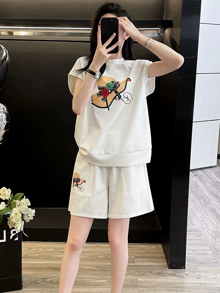 Comfortable lazy style casual sports suit for women 2025 summer fashion age-reducing white short-sleeved top and shorts two-piece suit - EHAORUI