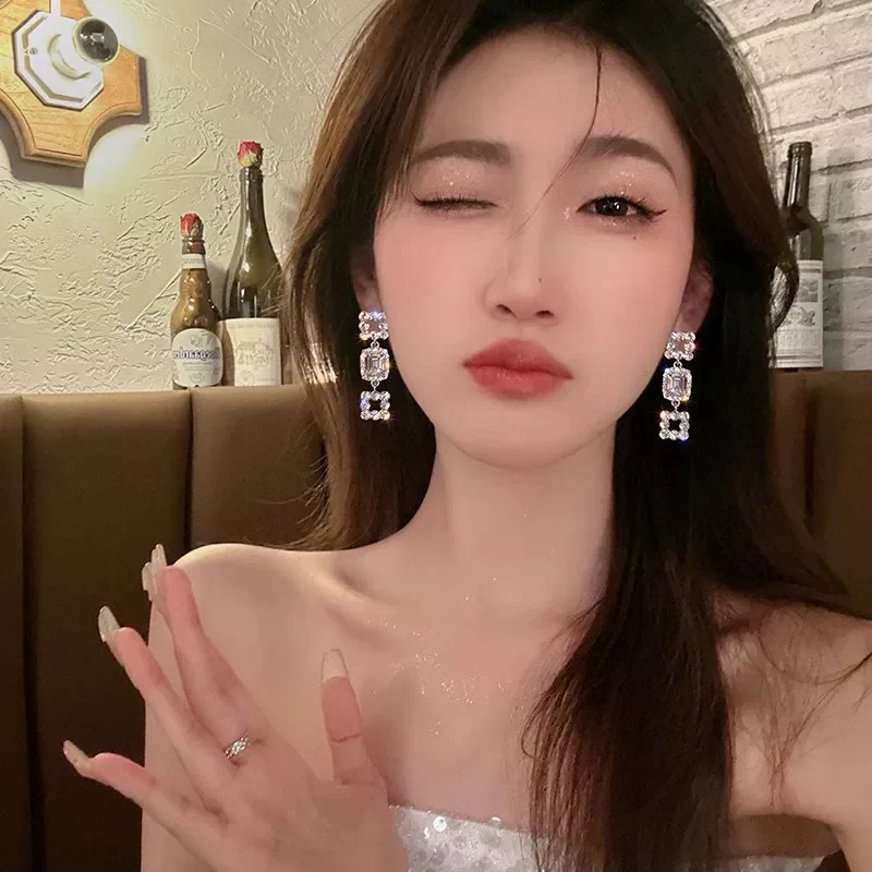 Rich lady! Flash Diamond Square 925 Silver Needle Earrings Unique Niche Design Earrings Women's High-end Earrings - EHAORUI