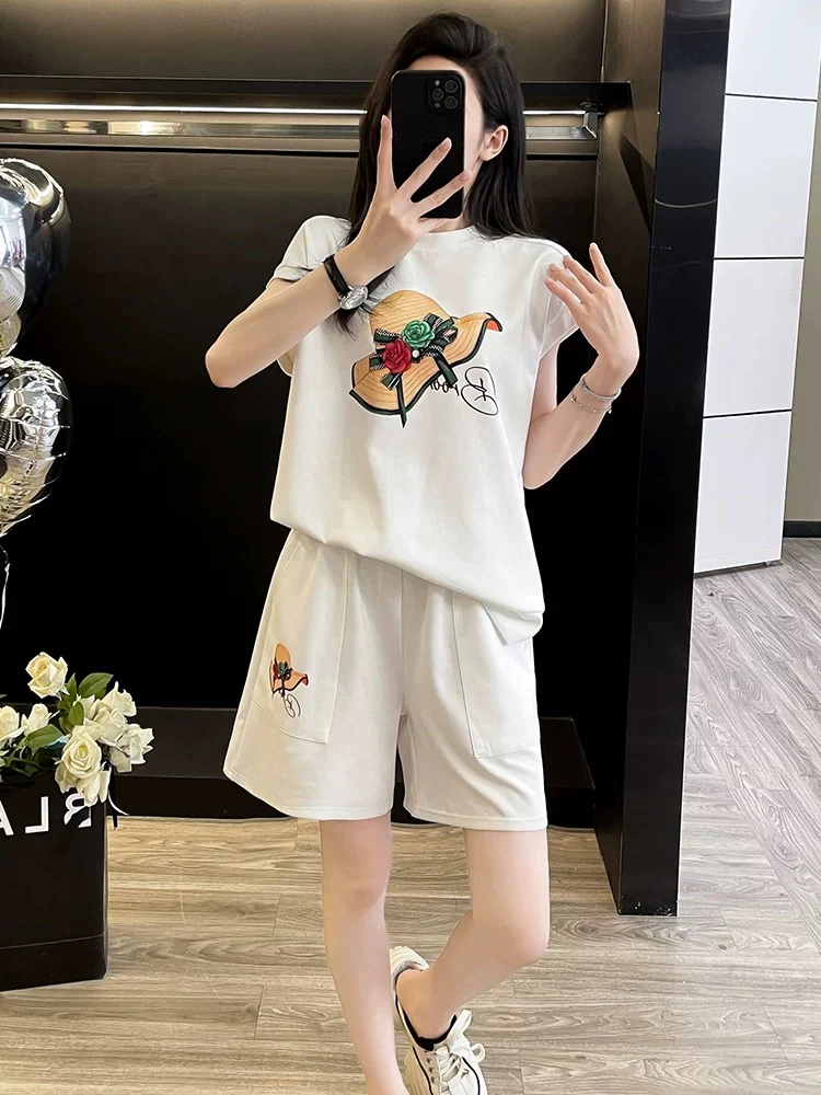 Comfortable lazy style casual sports suit for women 2025 summer fashion age-reducing white short-sleeved top and shorts two-piece suit - EHAORUI