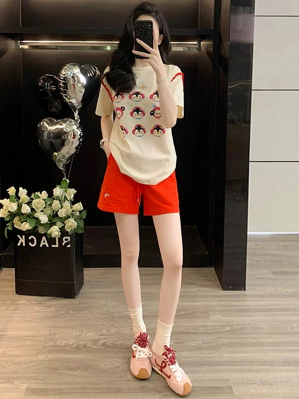 Fashionable and age-reducing casual sports suit for women 2025 summer lively and cute short-sleeved T-shirt red shorts two-piece suit - EHAORUI
