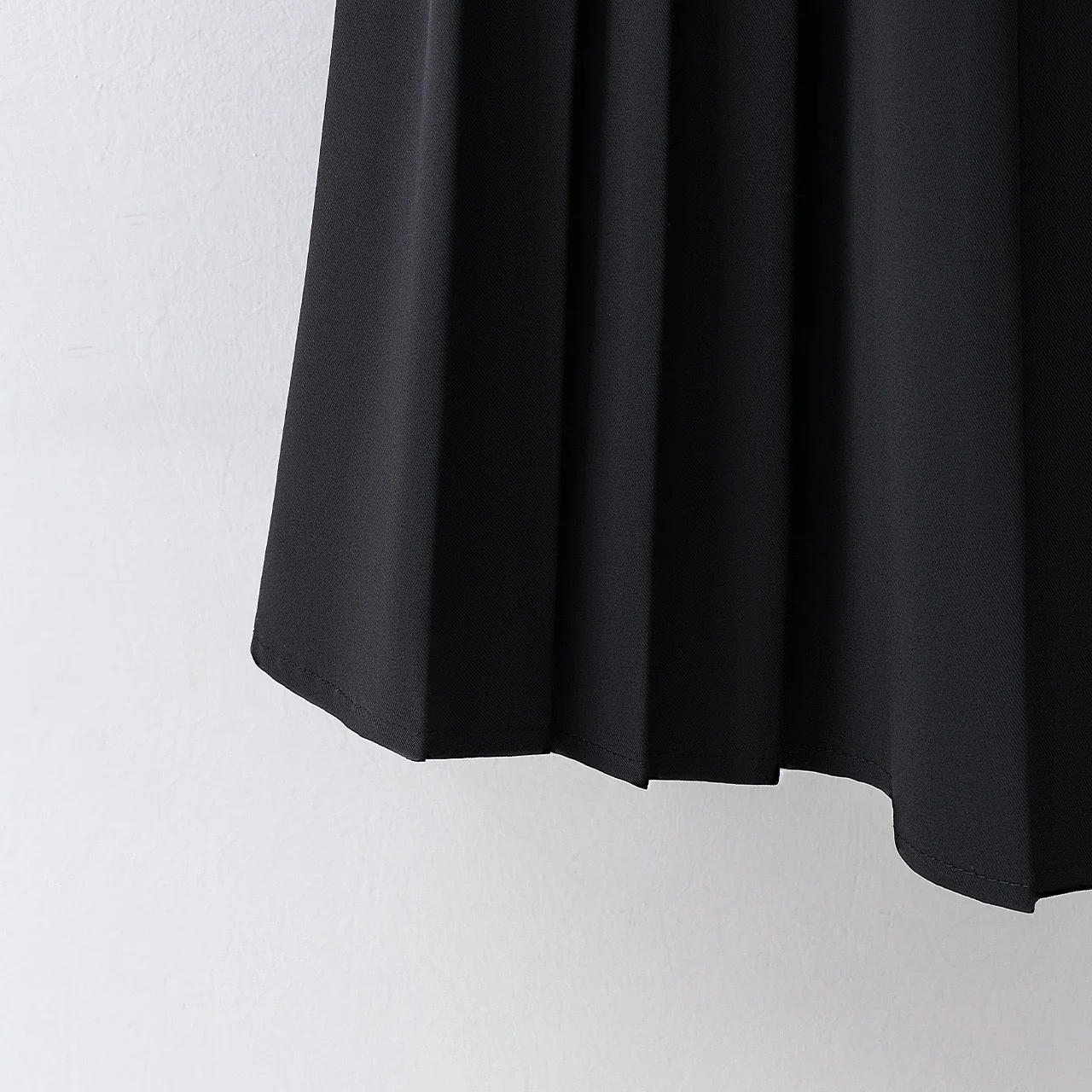 Black pleated skirt 2022 new high waist mid-length skirt women's summer design sense niche a-line skirt covering hips - EHAORUI