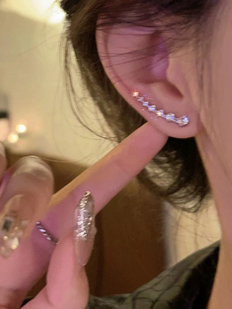 Flash diamond temperament curved earrings for women 2023 new popular light luxury earrings niche design high-end earrings trend - EHAORUI