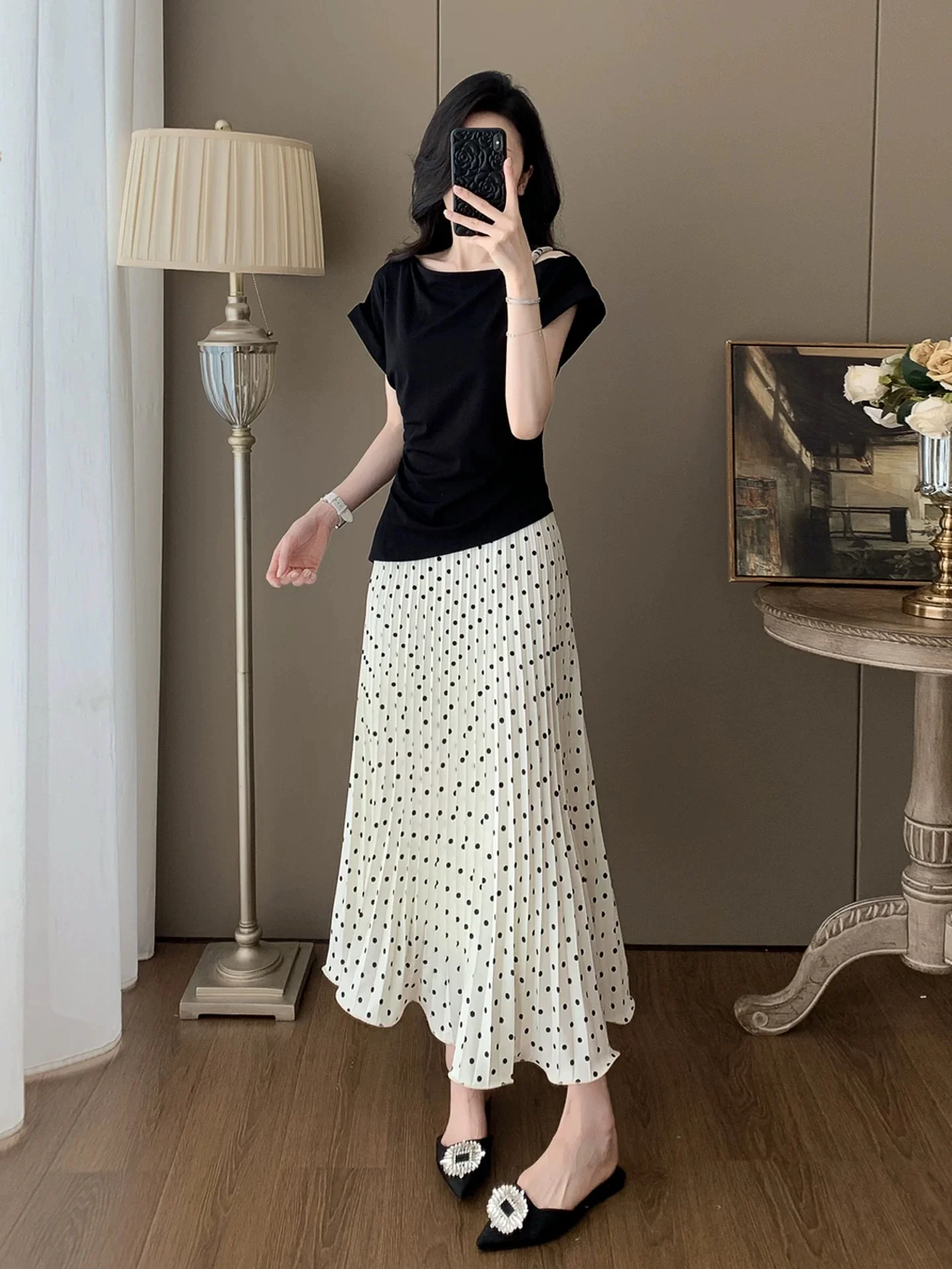 A very beautiful summer outfit, a complete set of fashionable and age-reducing, super popular casual sports short-sleeved polka dot skirt two-piece suit for women - EHAORUI