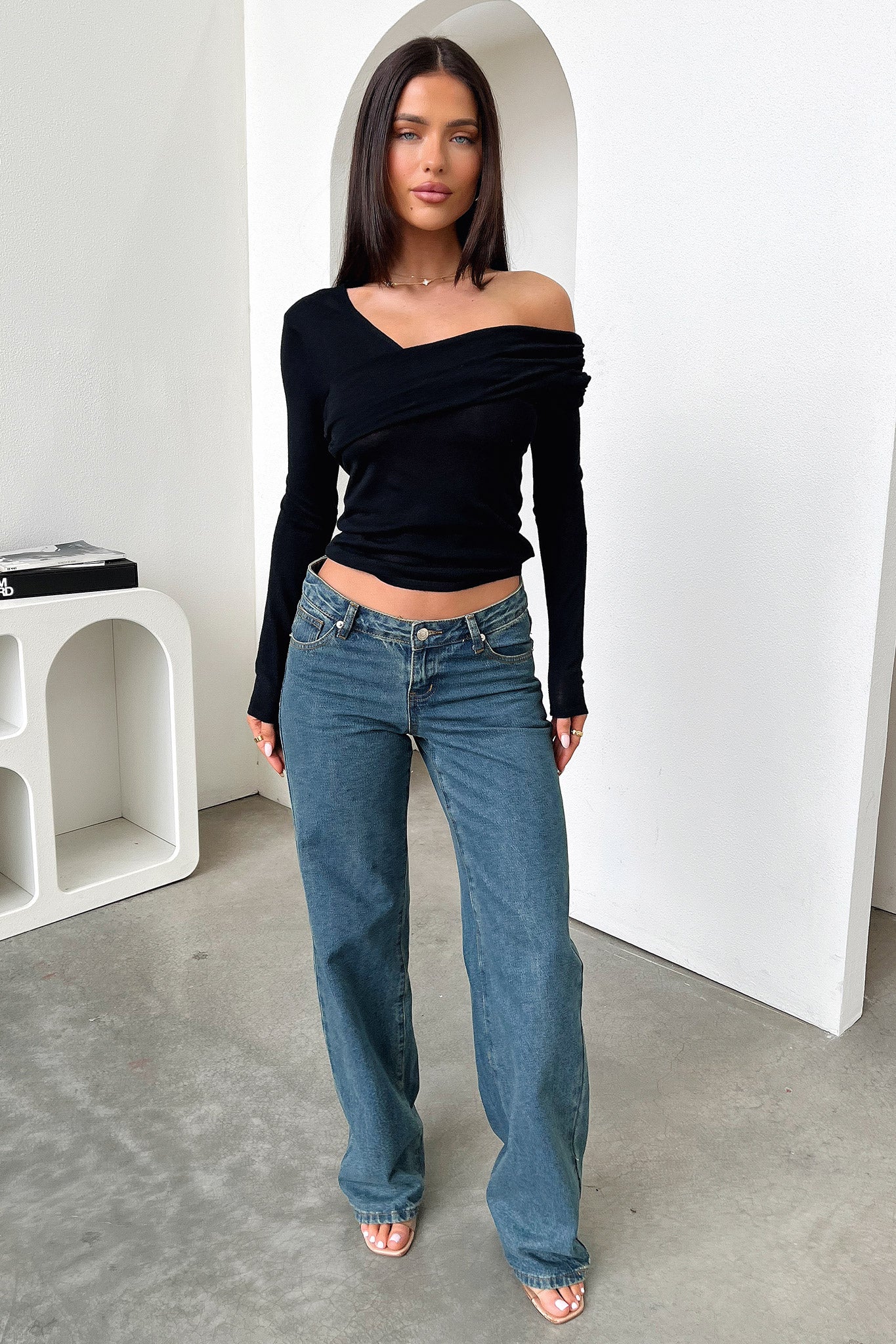 Rochelle Off Shoulder Long Sleeve Top - Black - GUERYA