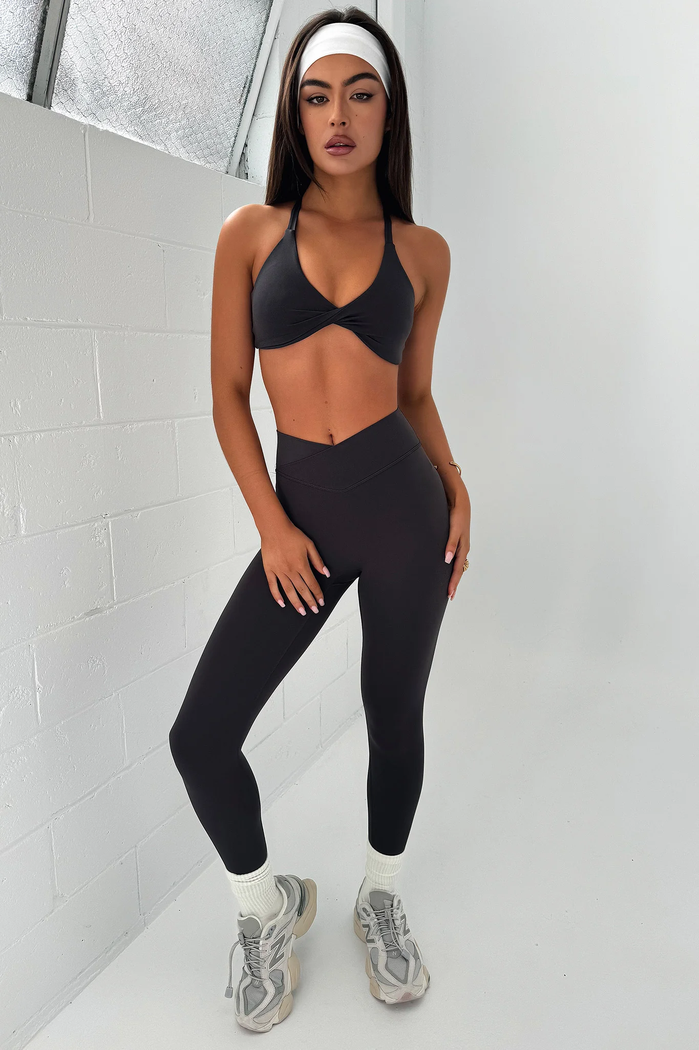 Nikau Twist Sports Bra - Grey - GUERYA