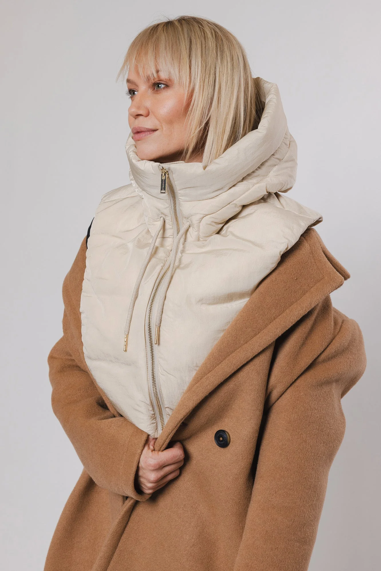 Tabita Hood Collar - republicanstateiTabita Hood Collar - republicanstatei