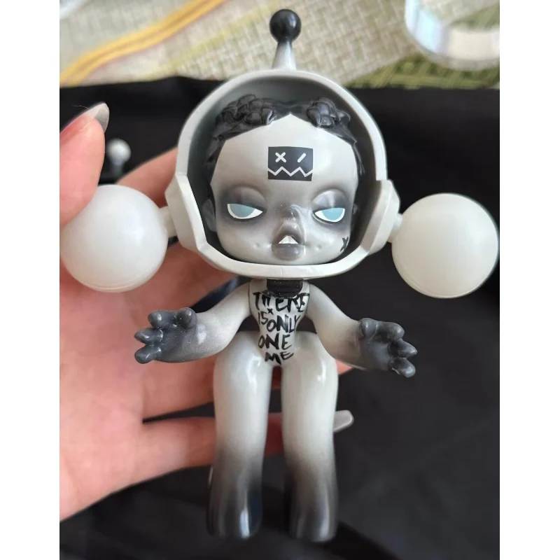 Skullpanda White Crow Limited Figurine - tumbierware