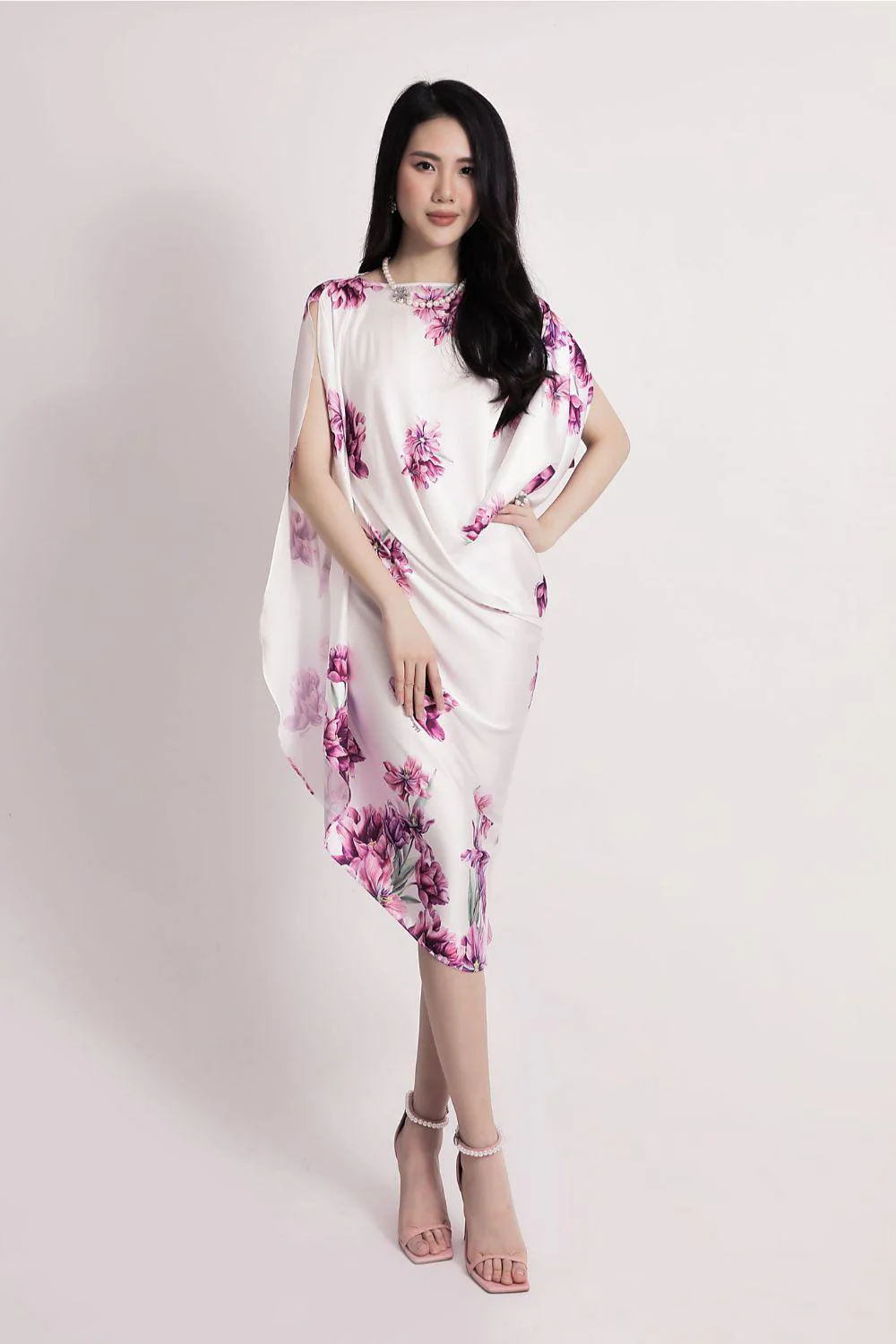 Fergie Asymmetric Sleeves Dress - necksoother