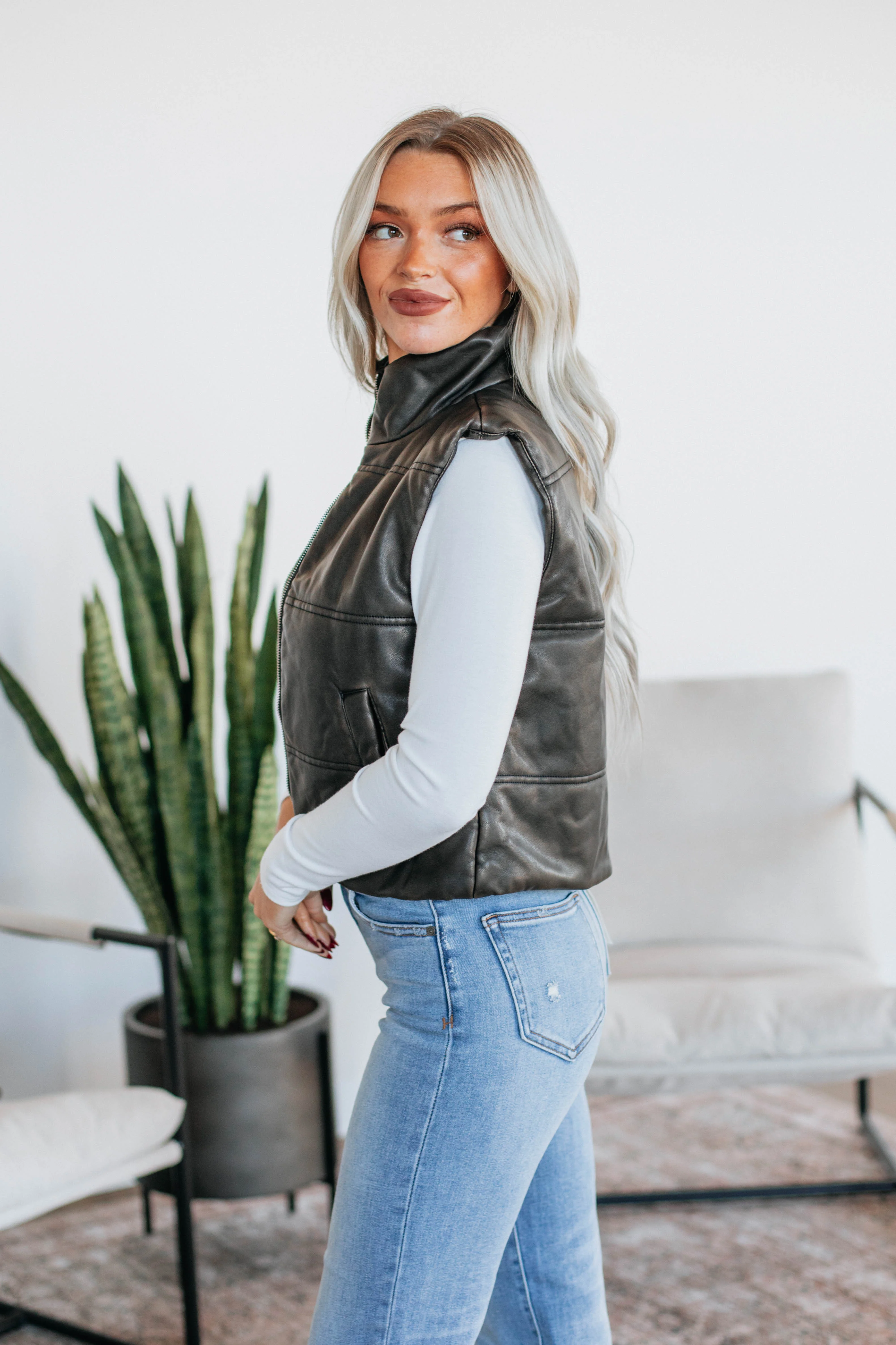 Jojo Puffer Vest - Charcoal - necksoother