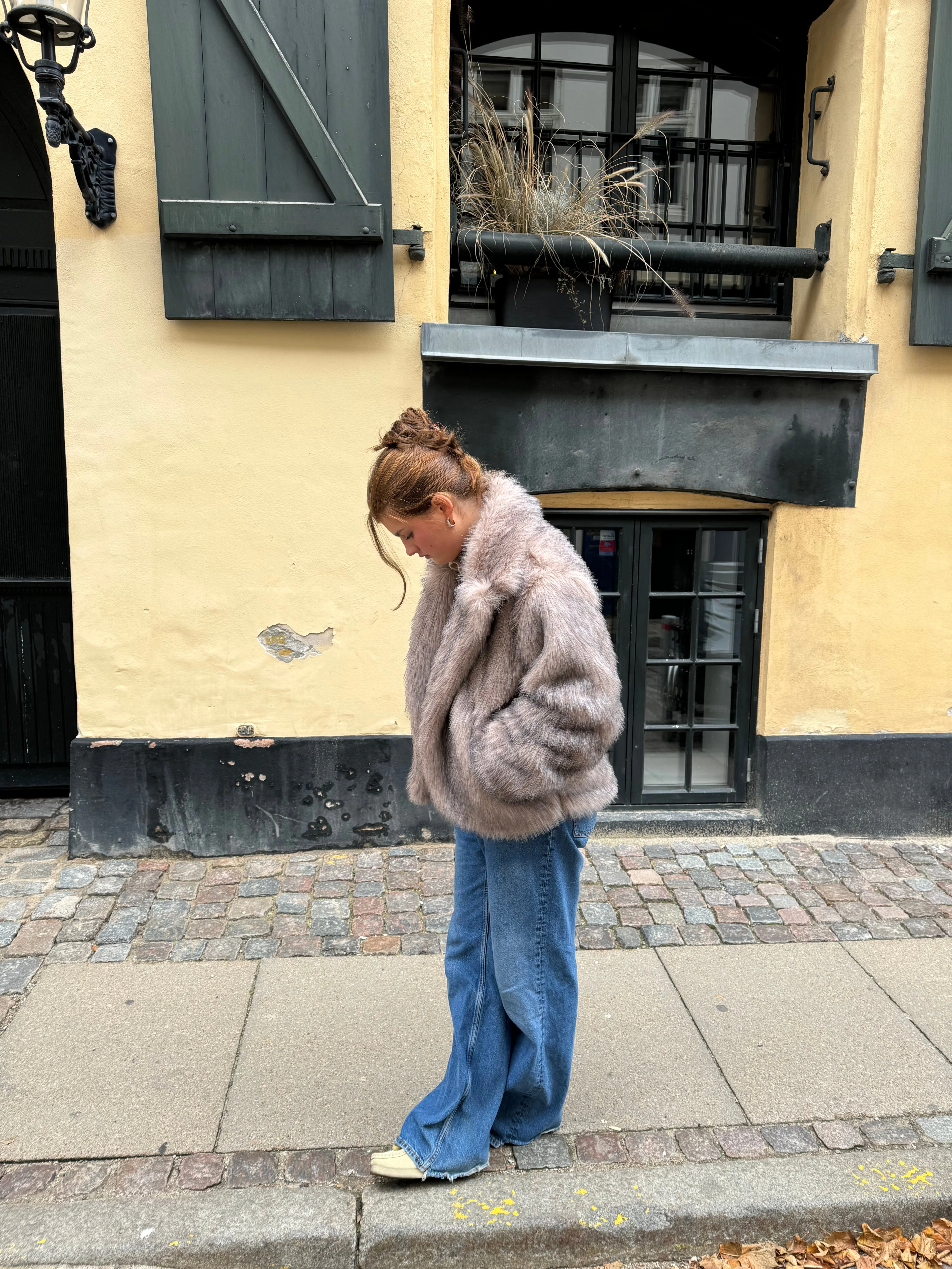 Tilla faux fur coat - Beige - necksoother