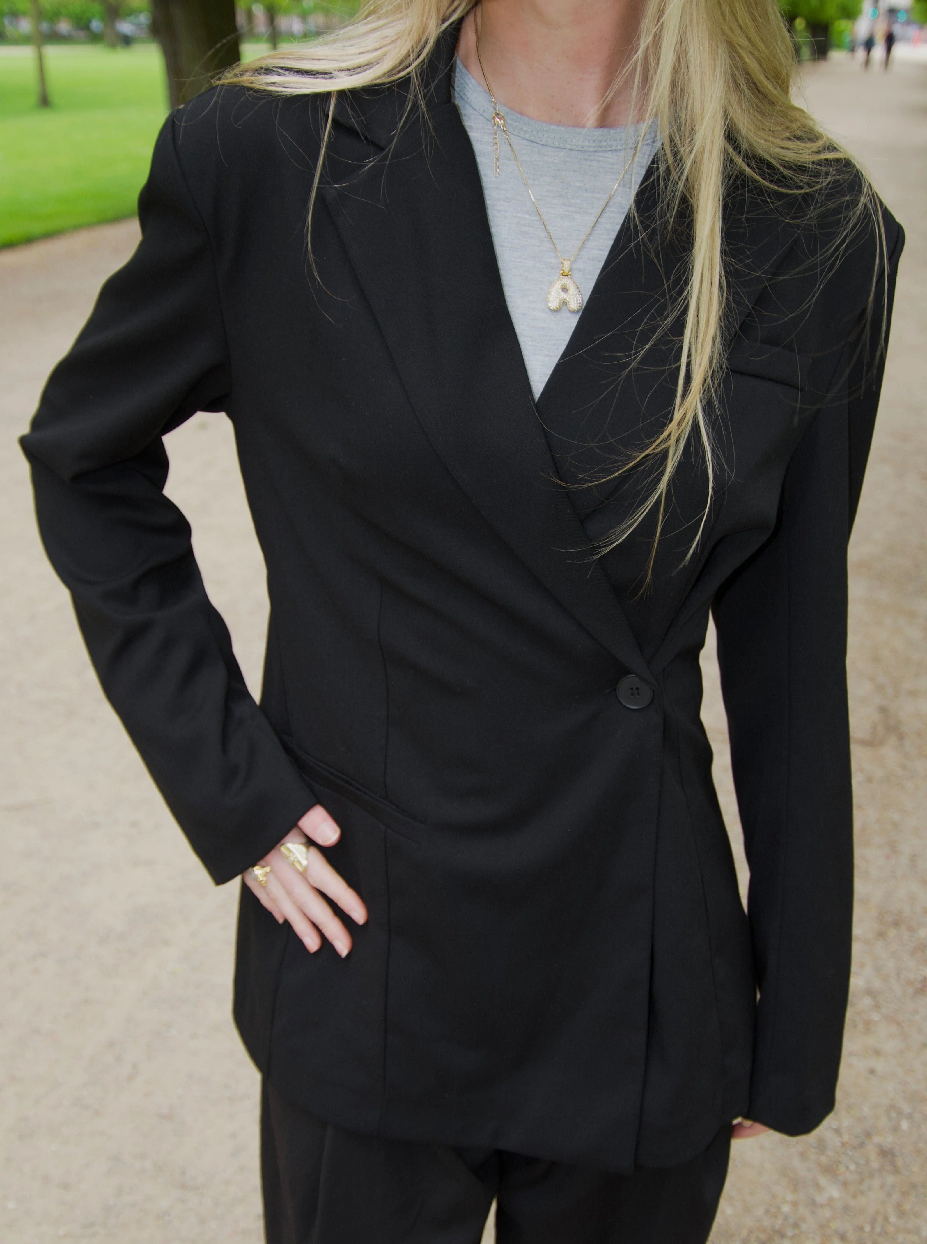 Hulda fitted blazer - Black - necksoother