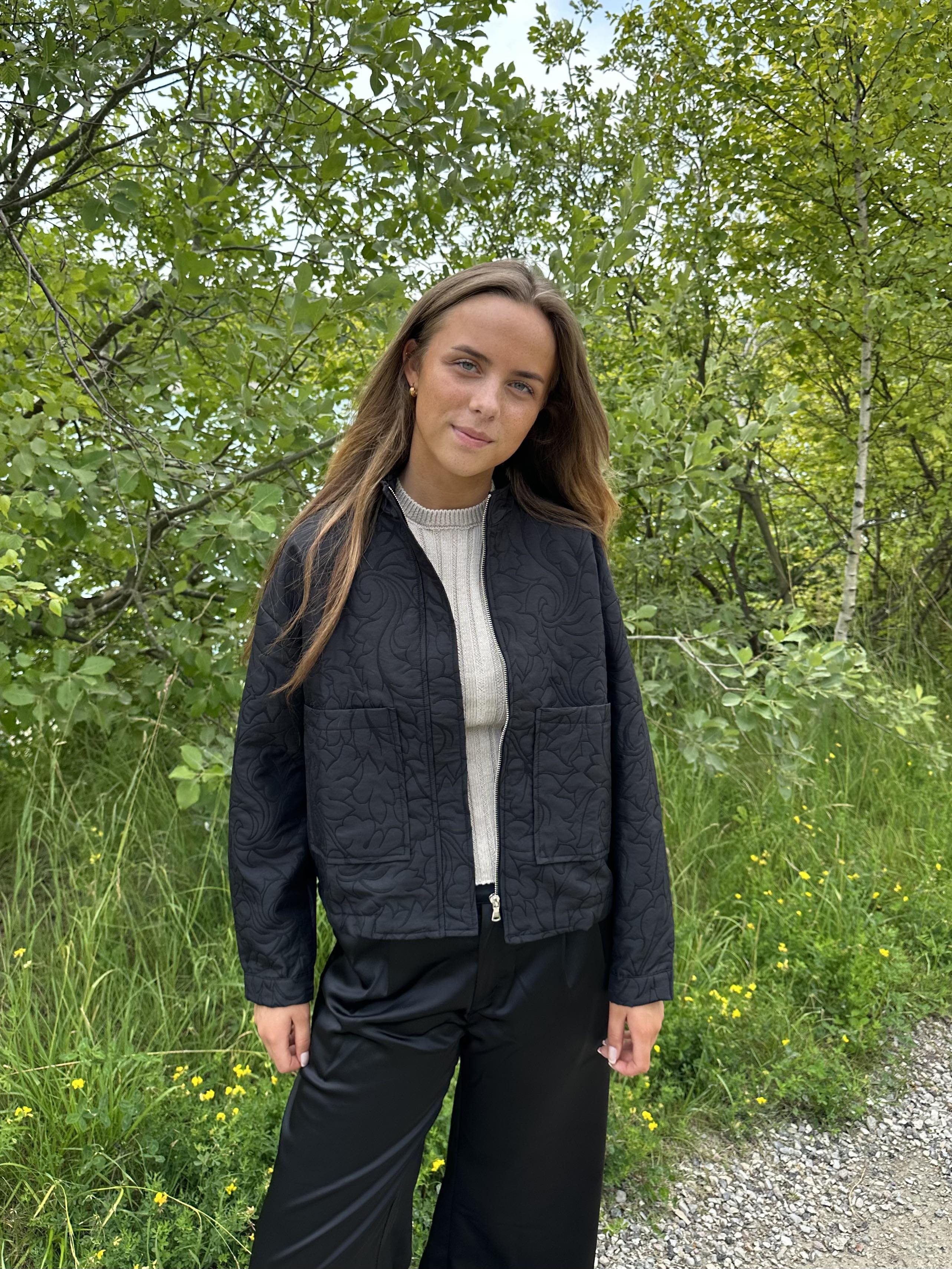 Saba jacket - Black - necksoother