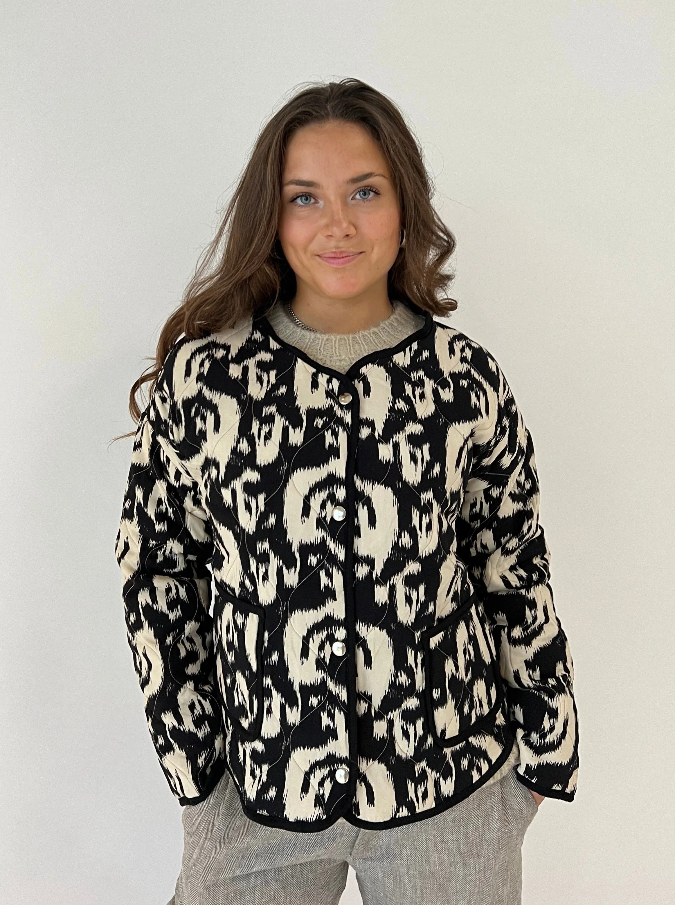Sasja jacket - Black/white - necksoother