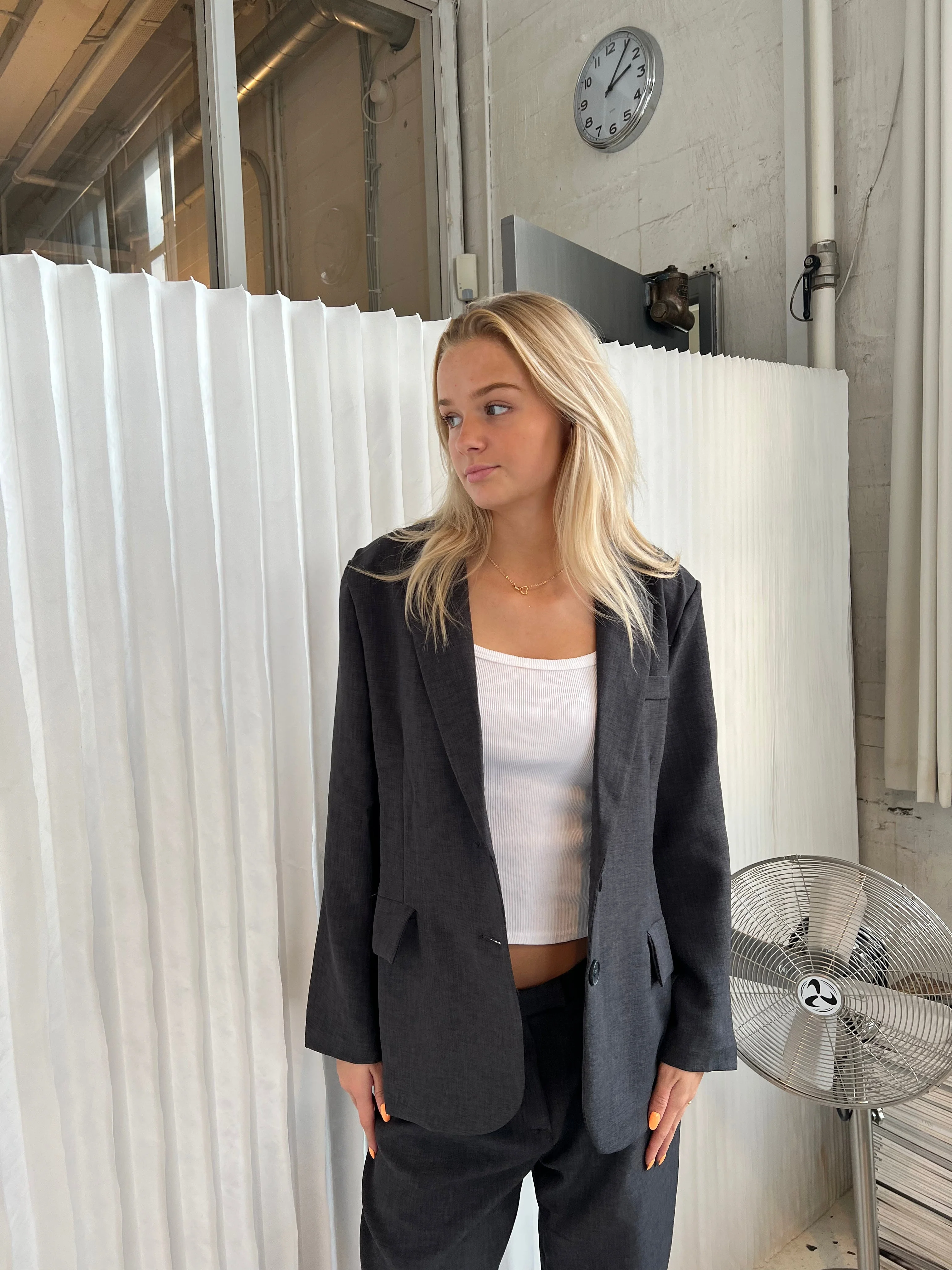 Gry oversized blazer - Dark grey - necksoother