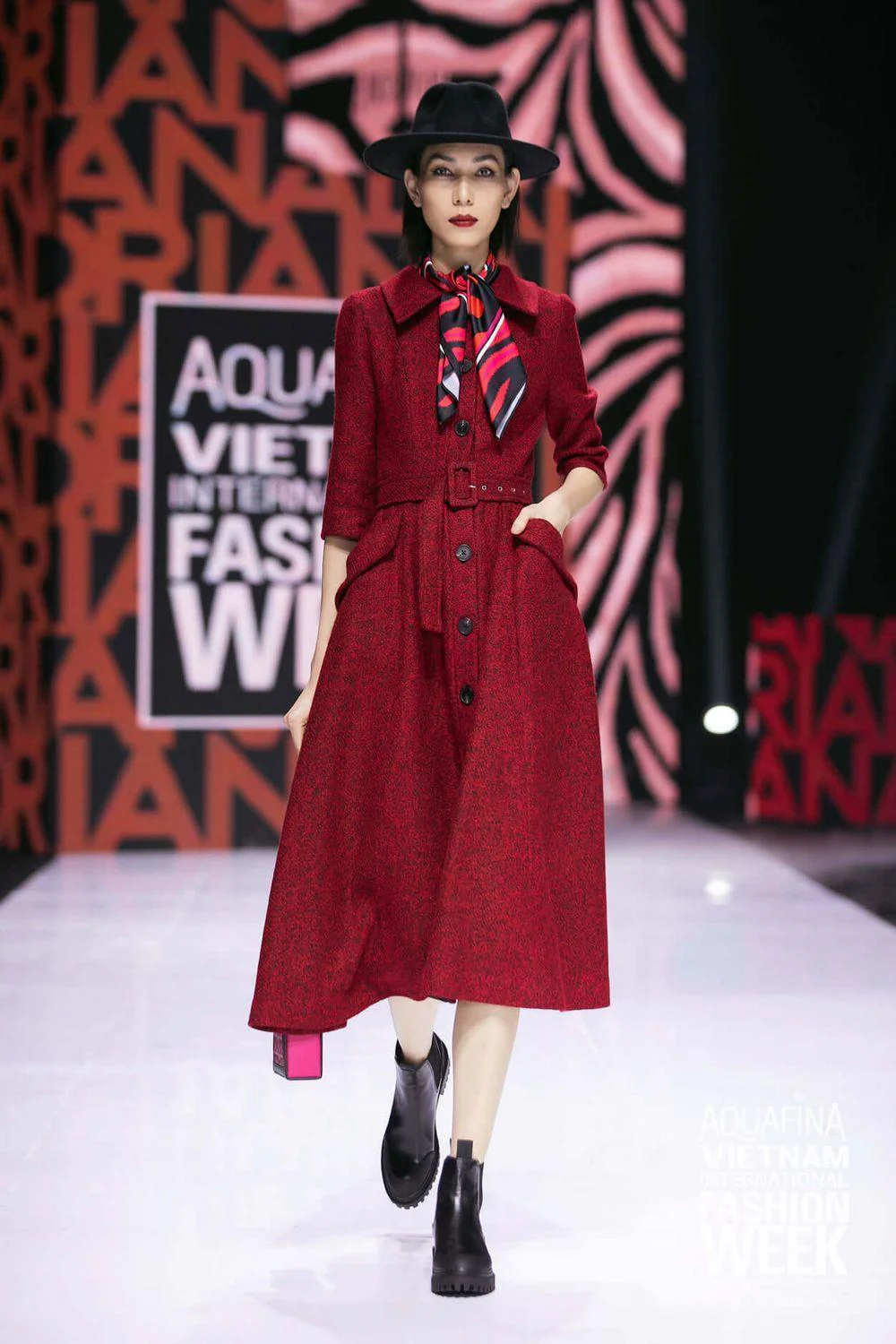 Dash Folded Collar Dress - necksoother