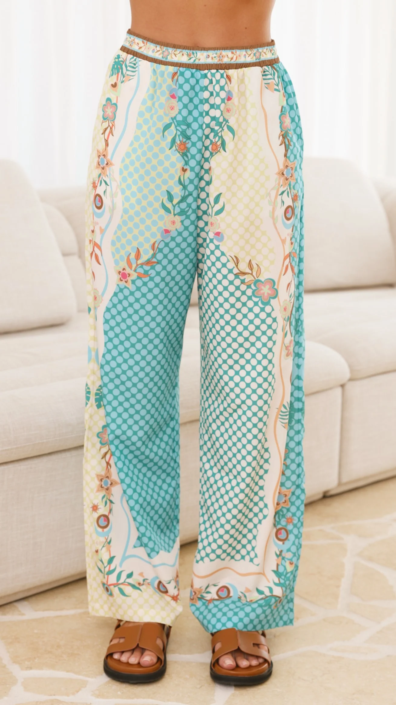 Palazzo Pant - Holiday Inn - necksoother