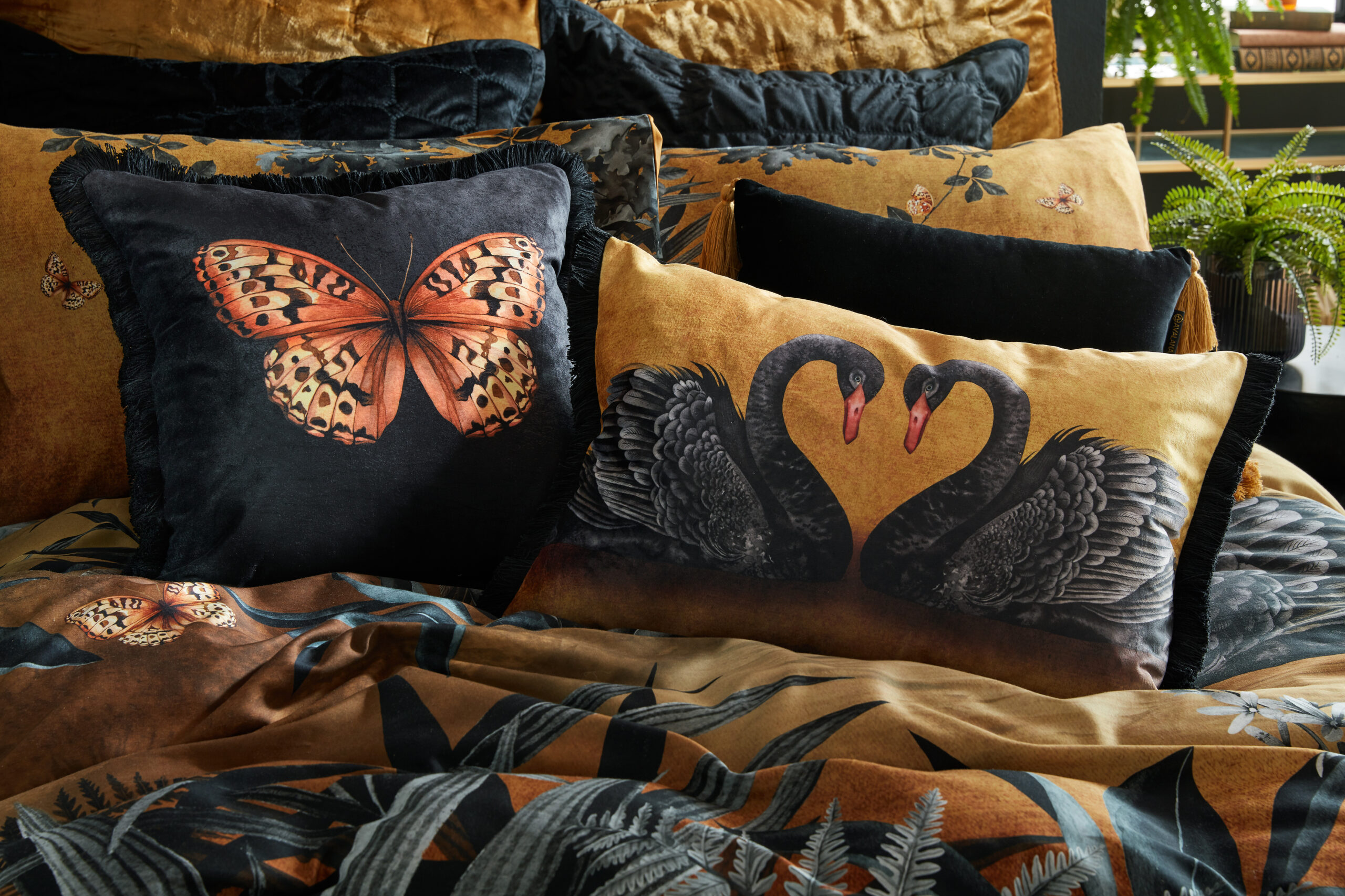 Lake Santharia Gold Bedding