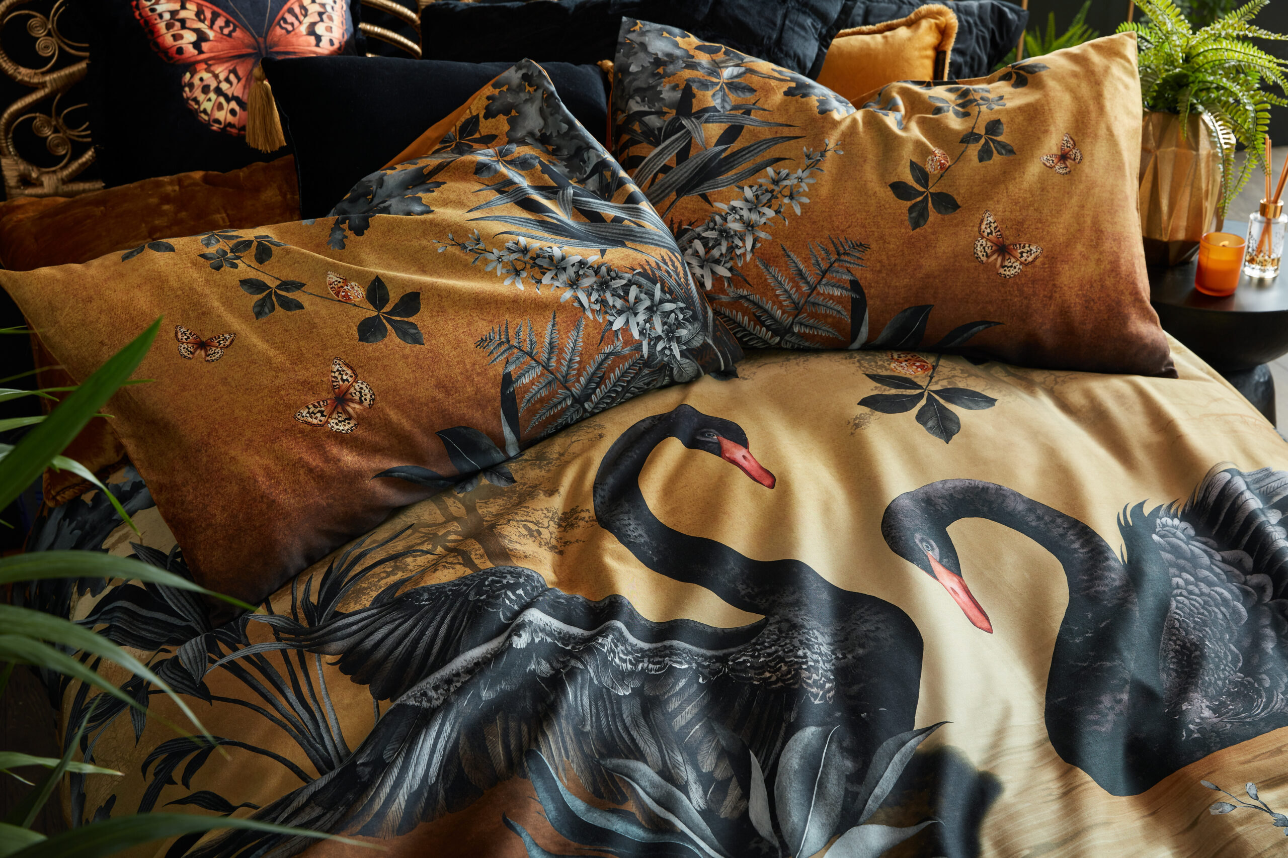 Lake Santharia Gold Bedding