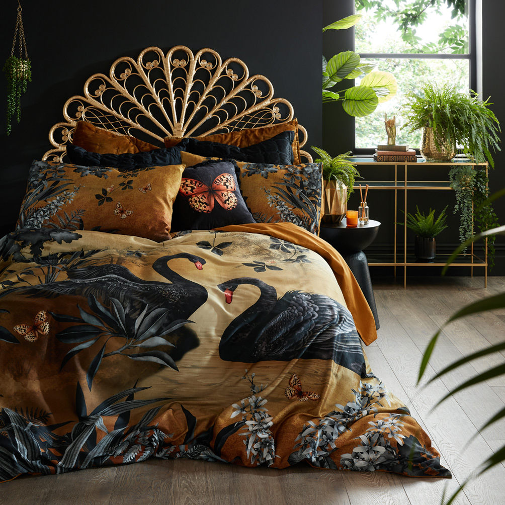 Lake Santharia Gold Bedding