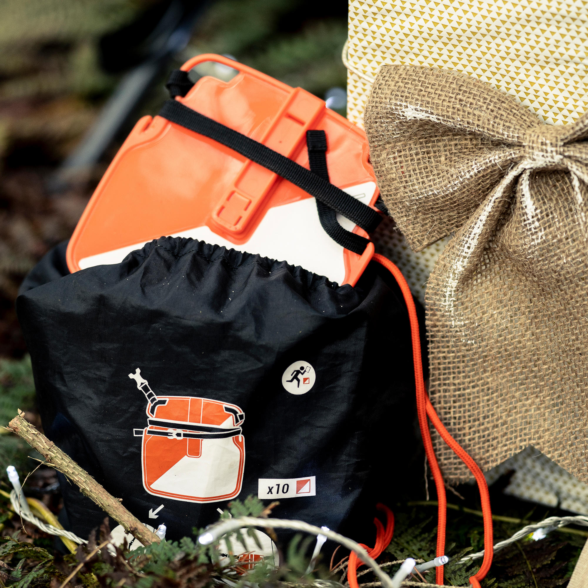 PACK OF 10 ORIENTEERING CONTROL POINTS WITH BUILT-IN PUNCH HOLE