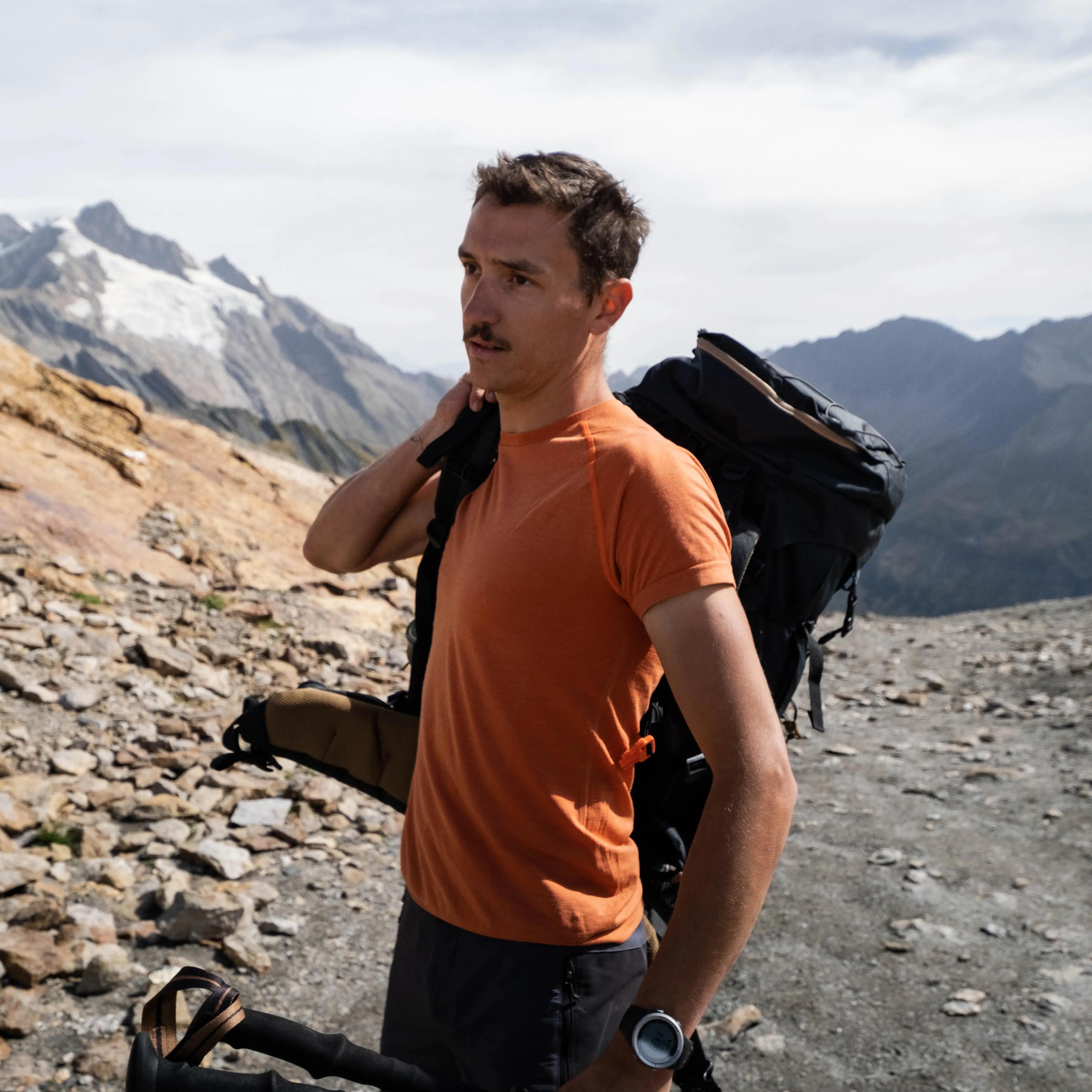 Men's short-sleeved merino wool trekking T-shirt - MT900