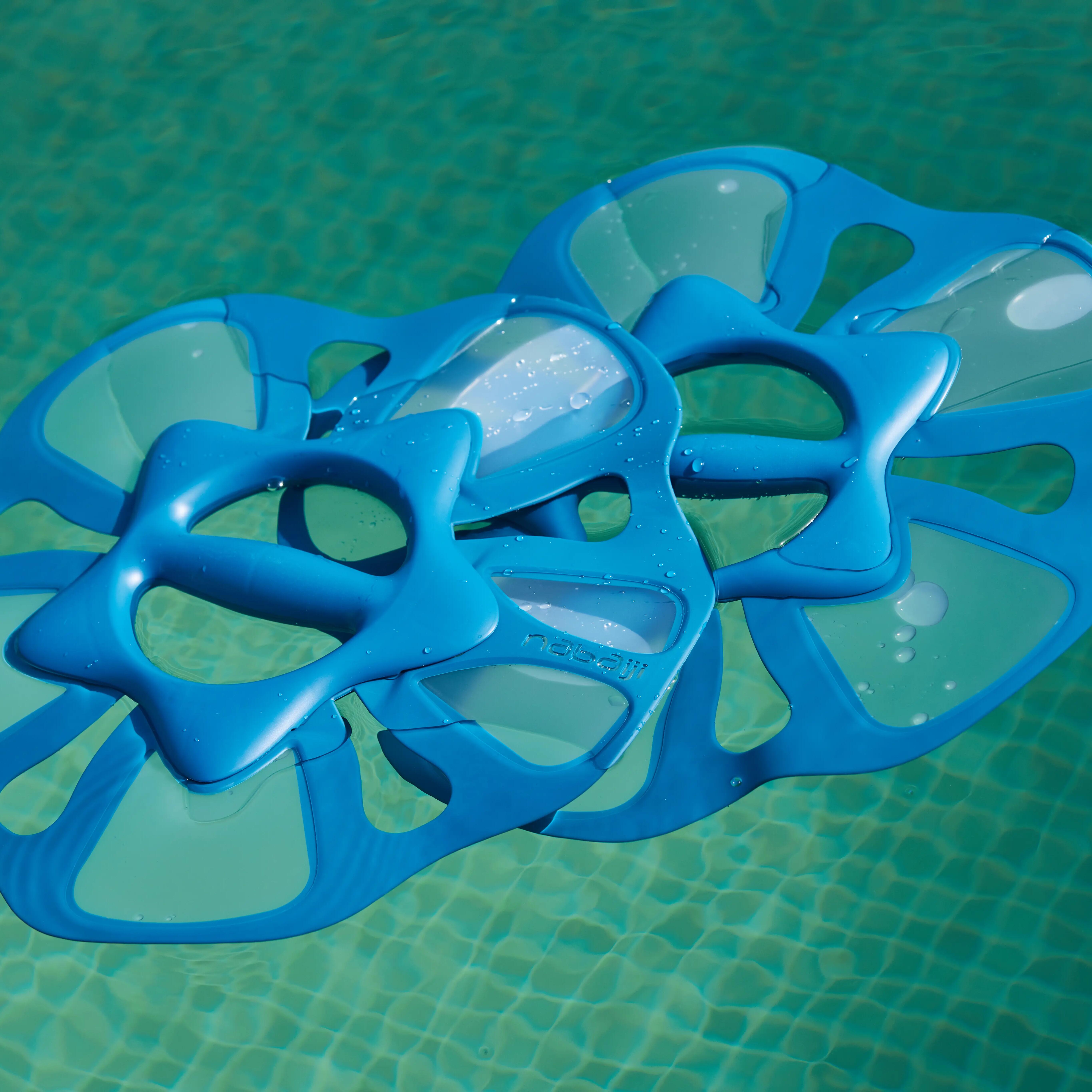 Pair of aquafitness flower L pullpush dumbbells white blue