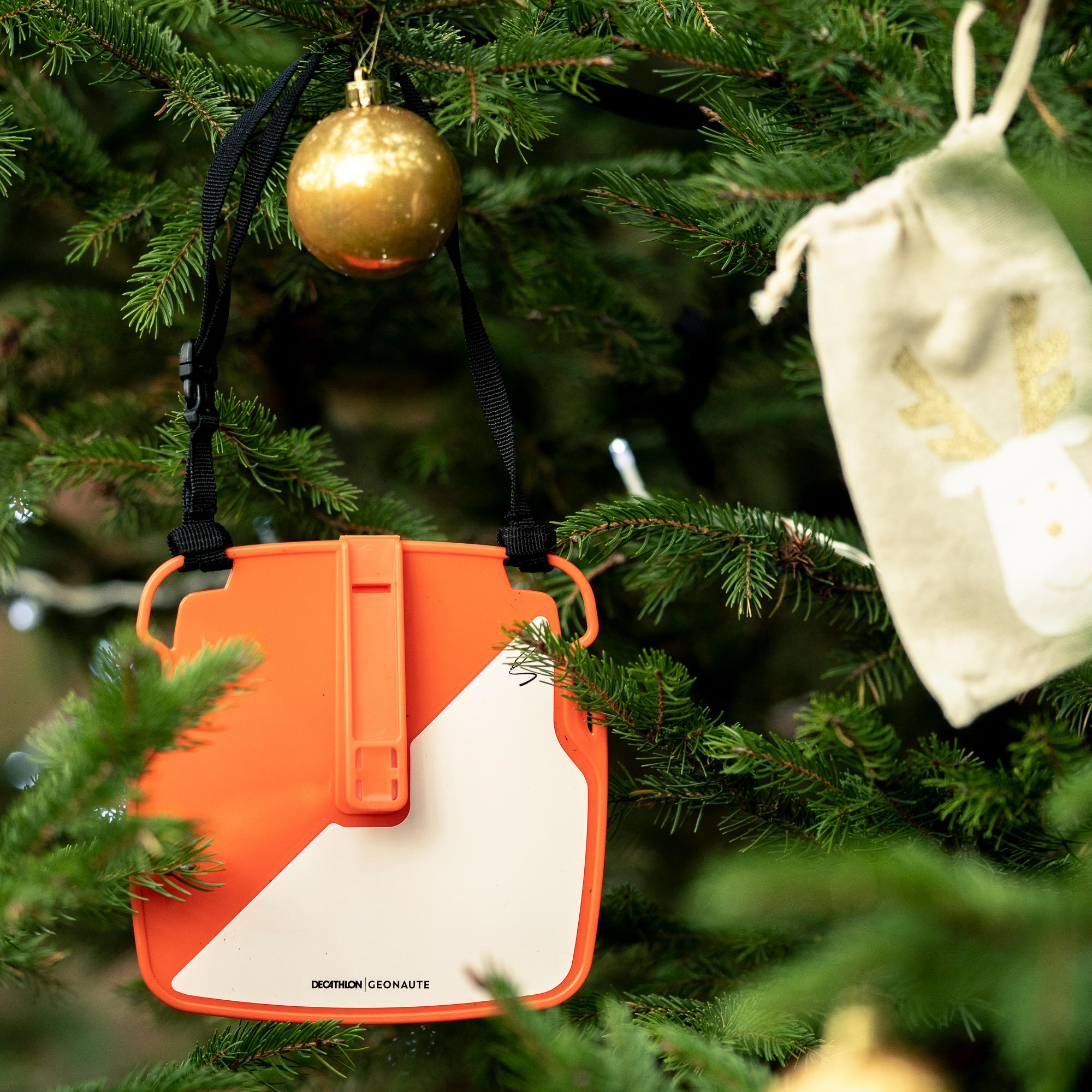 PACK OF 10 ORIENTEERING CONTROL POINTS WITH BUILT-IN PUNCH HOLE